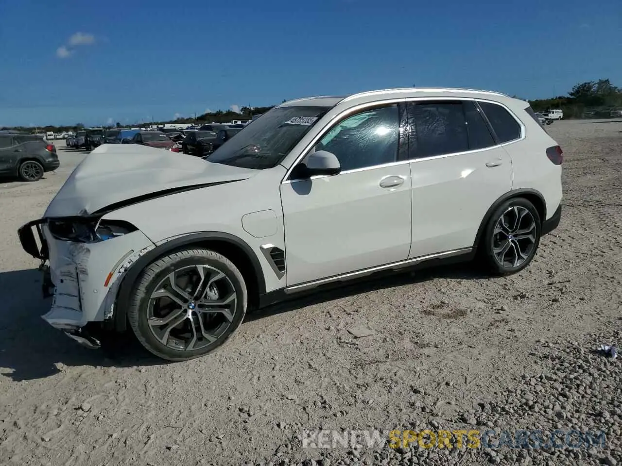 1 Photograph of a damaged car 5UX43EU02S9Y99733 BMW X5 2025