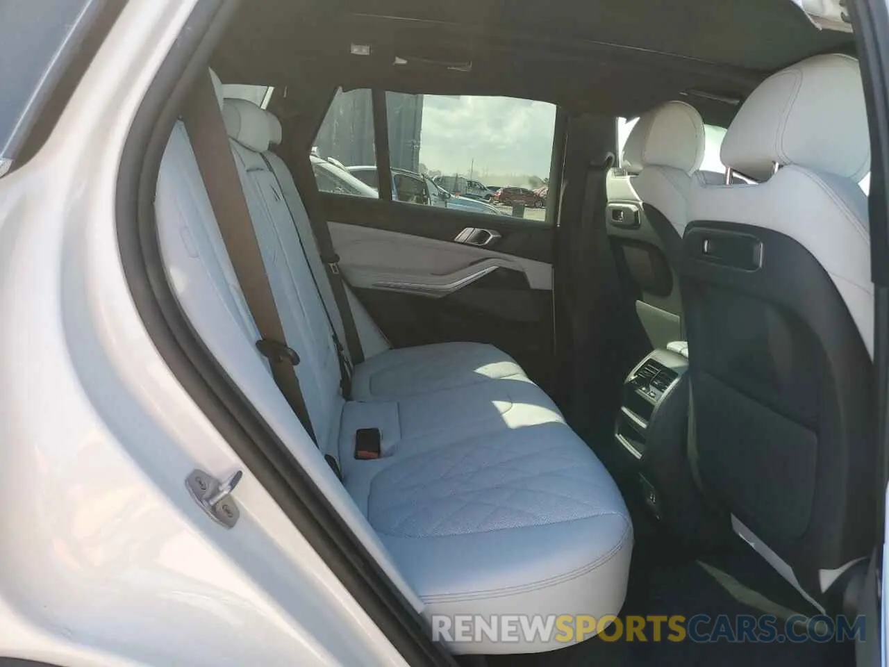 11 Photograph of a damaged car 5UX43EU02S9Y99733 BMW X5 2025