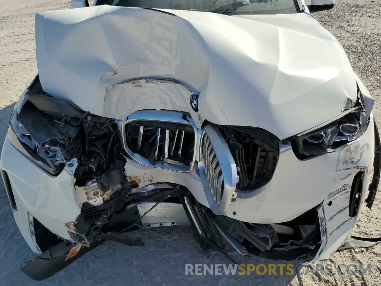 13 Photograph of a damaged car 5UX43EU02S9Y99733 BMW X5 2025