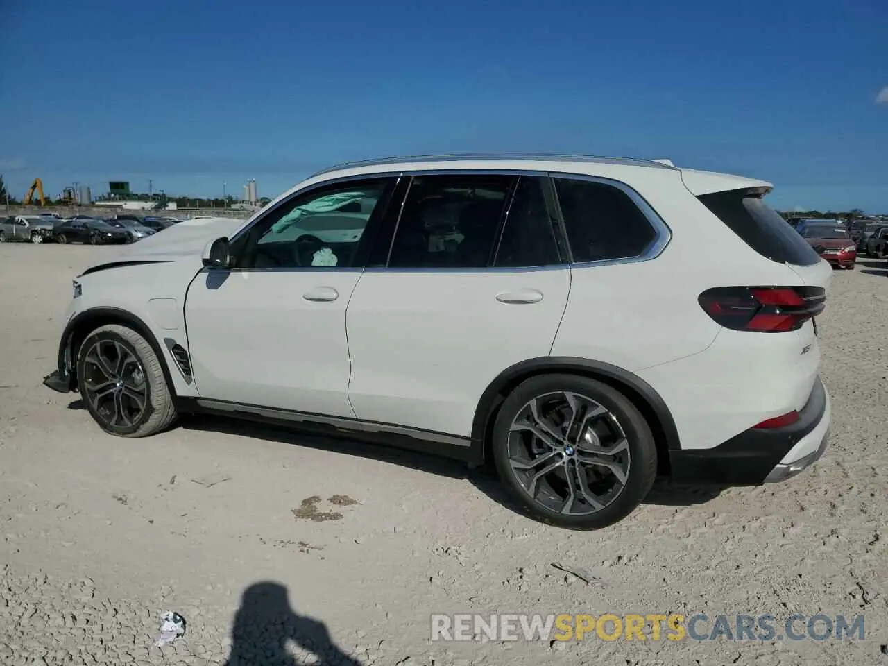 2 Photograph of a damaged car 5UX43EU02S9Y99733 BMW X5 2025