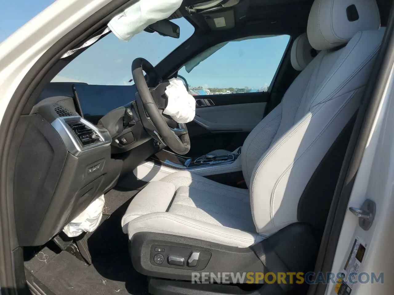 7 Photograph of a damaged car 5UX43EU02S9Y99733 BMW X5 2025
