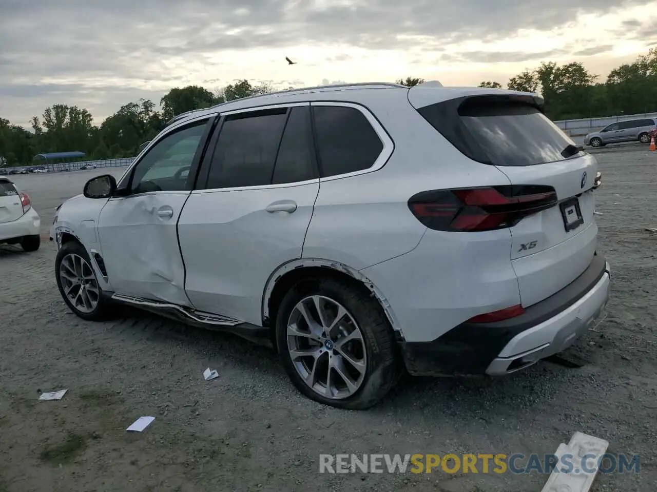 2 Photograph of a damaged car 5UX43EU05S9Y01164 BMW X5 2025