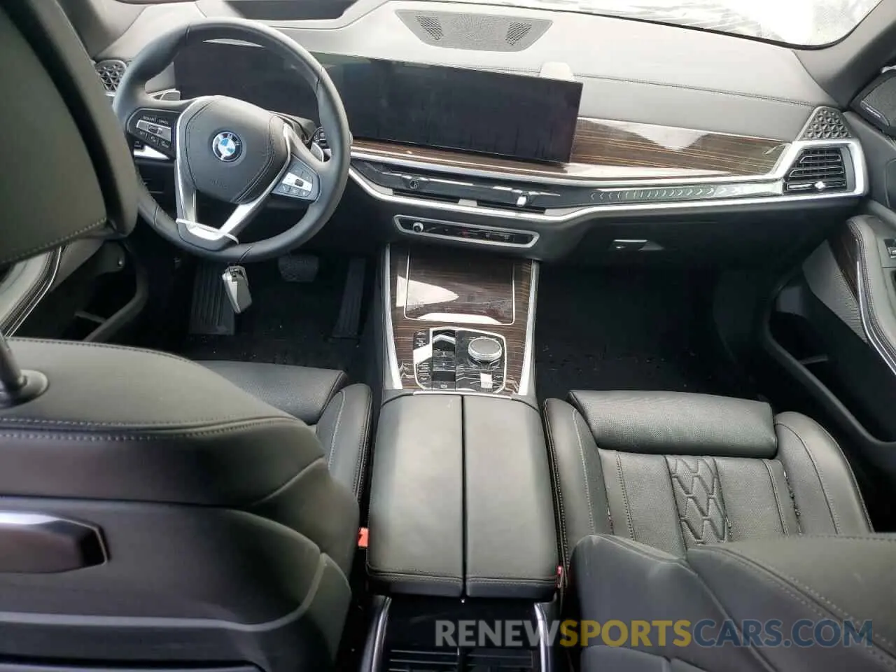 8 Photograph of a damaged car 5UX43EU05S9Y01164 BMW X5 2025
