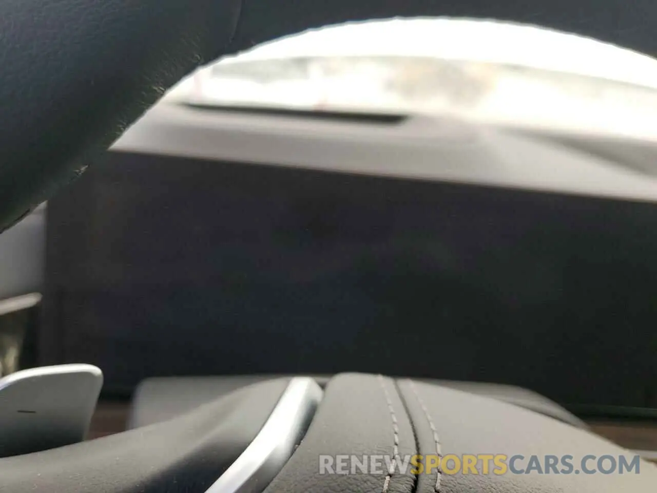 9 Photograph of a damaged car 5UX43EU05S9Y01164 BMW X5 2025