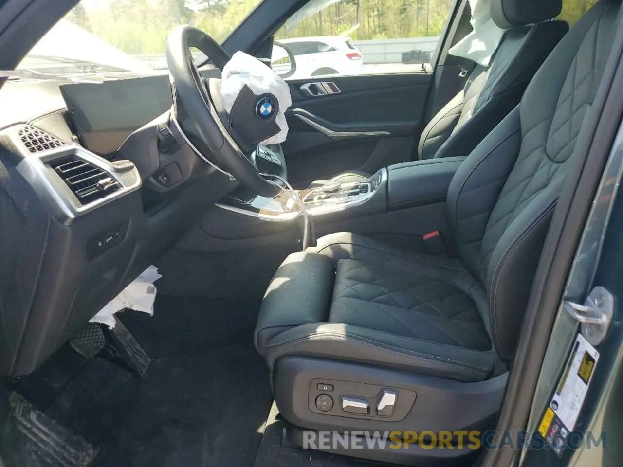 7 Photograph of a damaged car 5UX43EU0XS9X05014 BMW X5 2025
