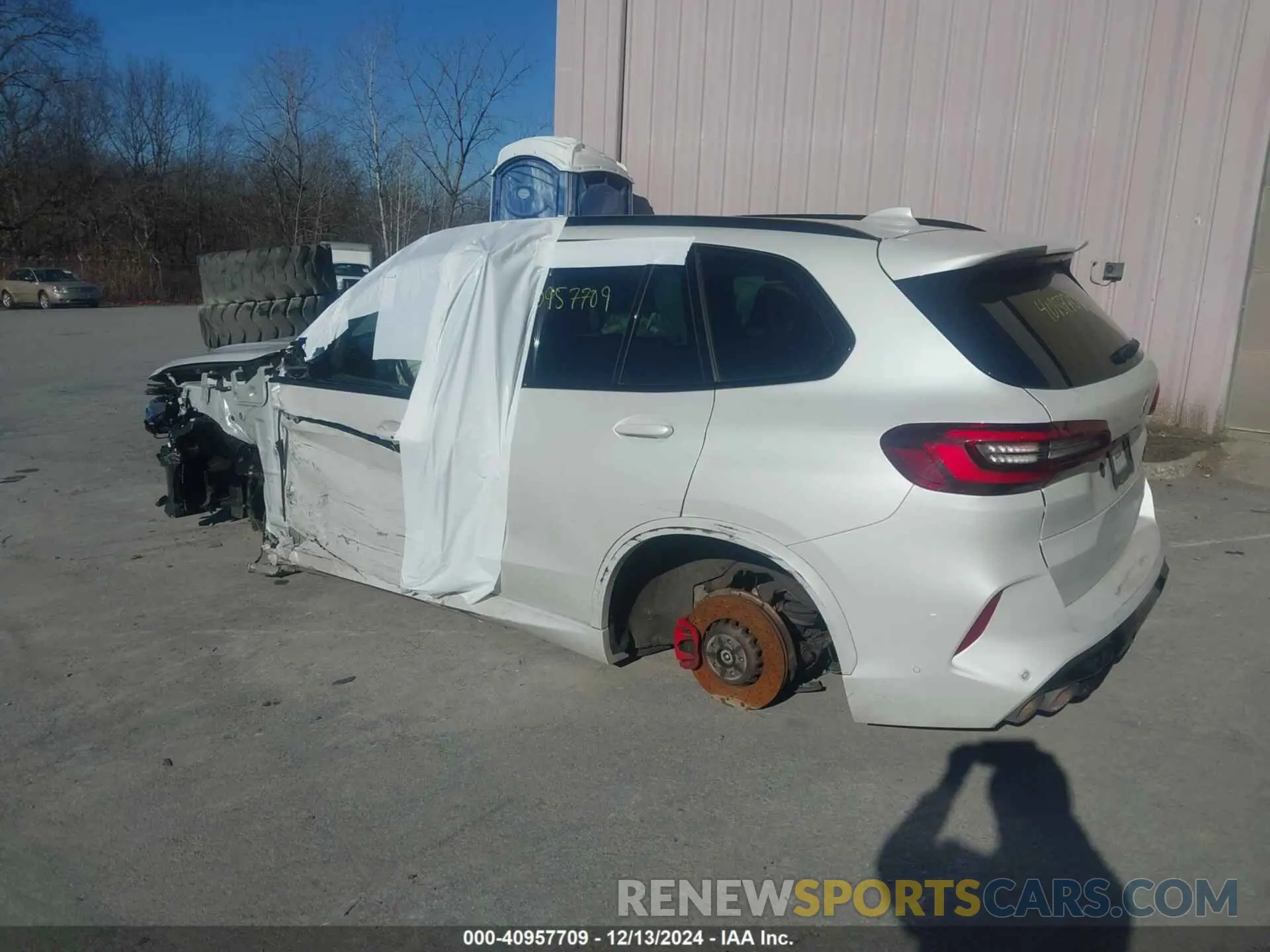 3 Photograph of a damaged car 5YMJU0C03P9R24062 BMW X5 M 2023