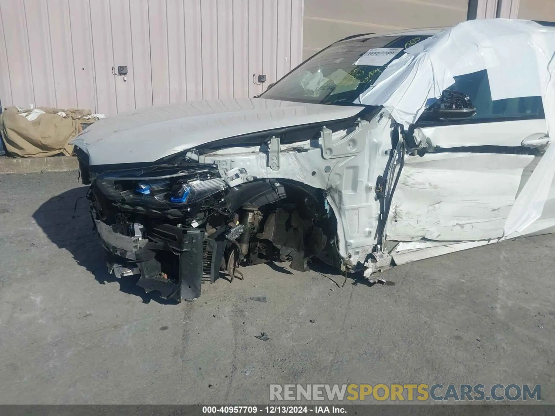 6 Photograph of a damaged car 5YMJU0C03P9R24062 BMW X5 M 2023