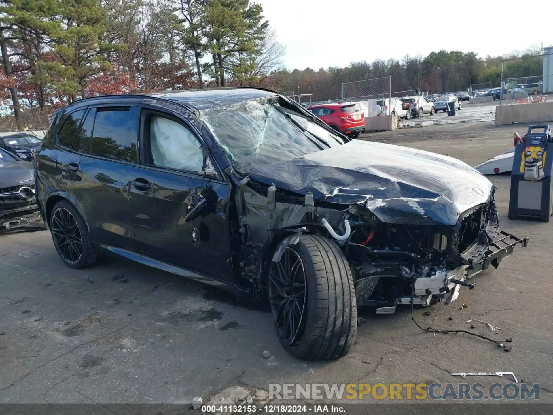 1 Photograph of a damaged car 5YM13ET00S9X22157 BMW X5 M 2025