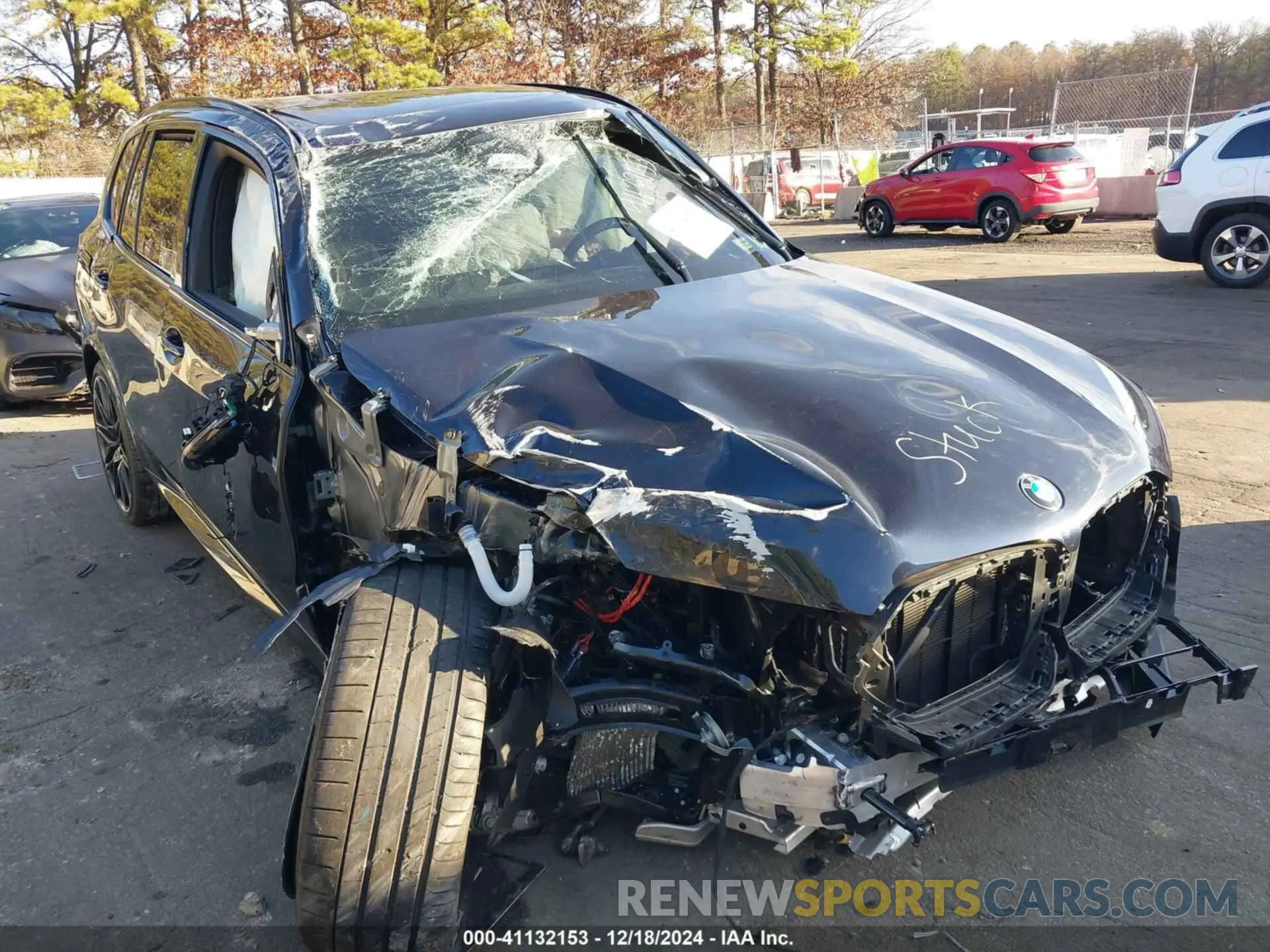 6 Photograph of a damaged car 5YM13ET00S9X22157 BMW X5 M 2025