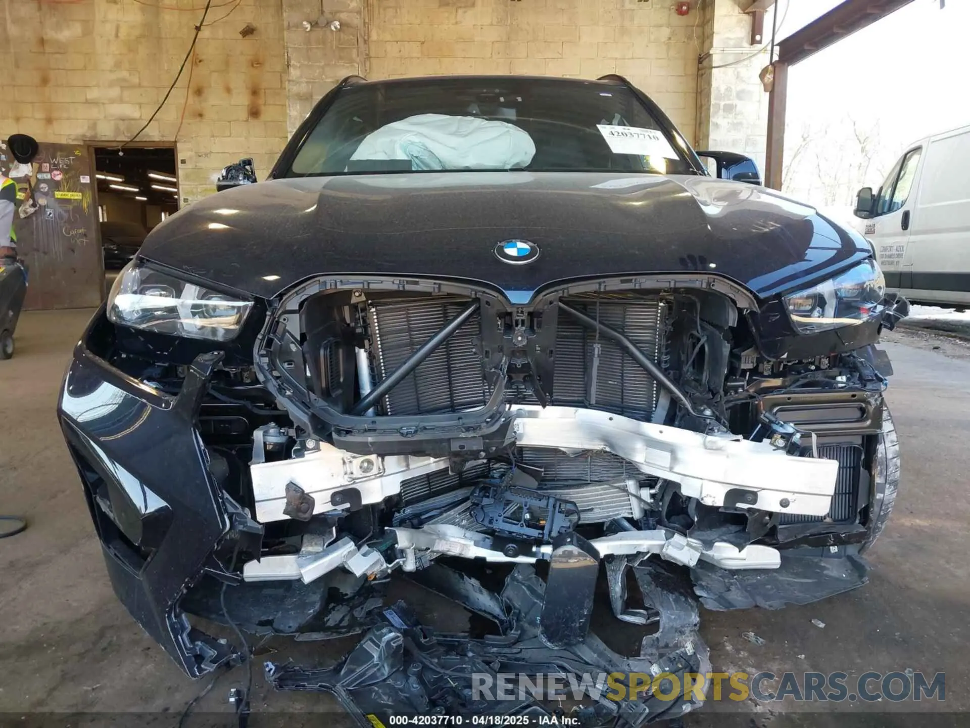 11 Photograph of a damaged car 5YM13ET04S9Y13402 BMW X5 M 2025