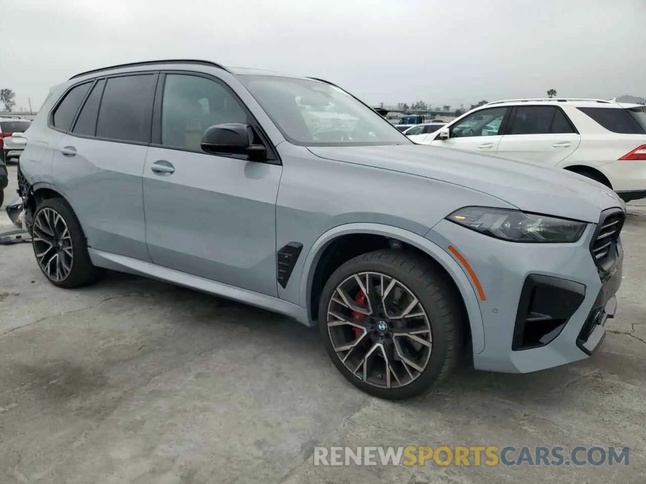 4 Photograph of a damaged car 5YM13ET0XR9S41374 BMW X5 M COMPE 2024