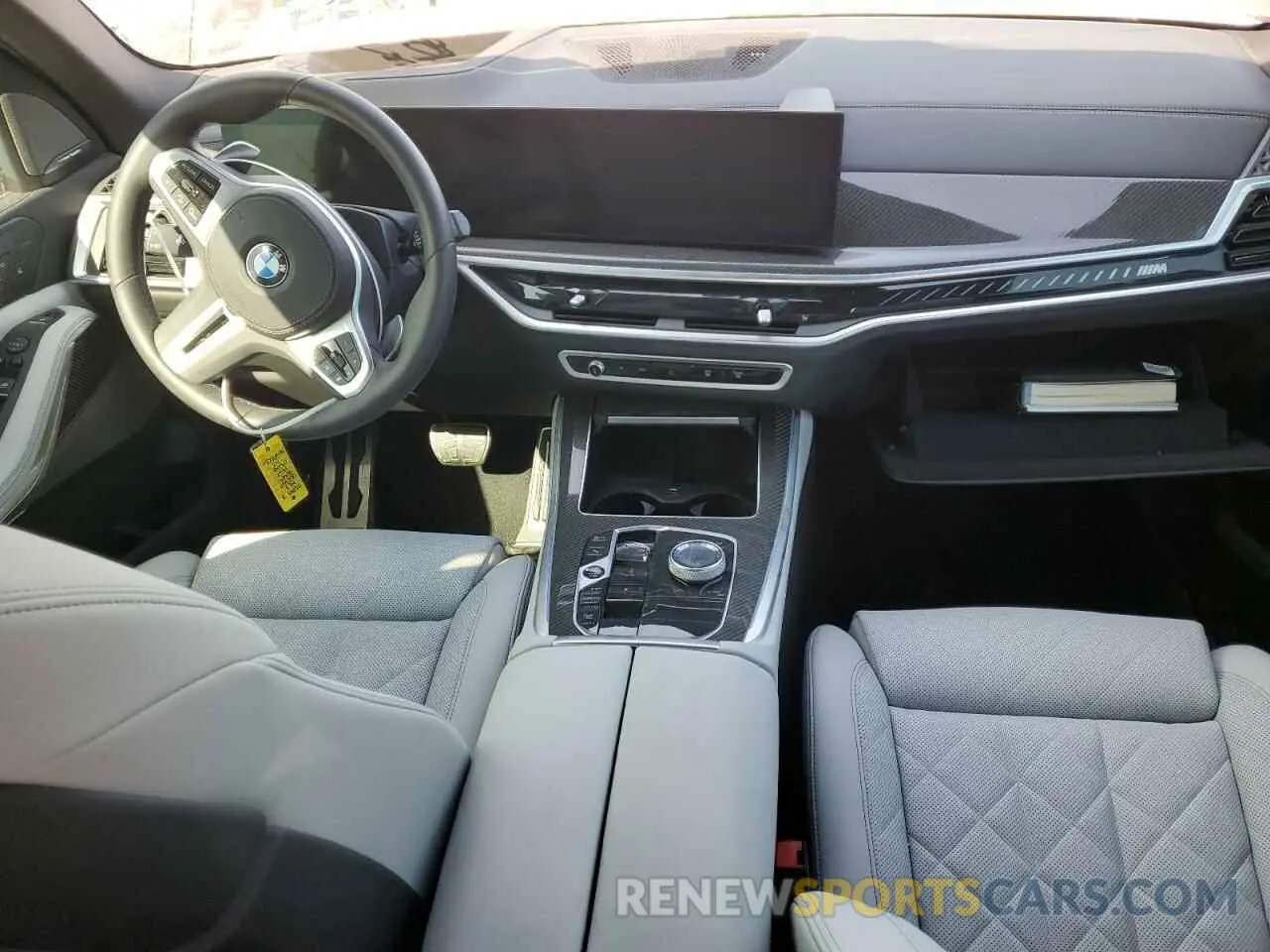 8 Photograph of a damaged car 5UX33EU01R9U55250 BMW X5 M60I 2024