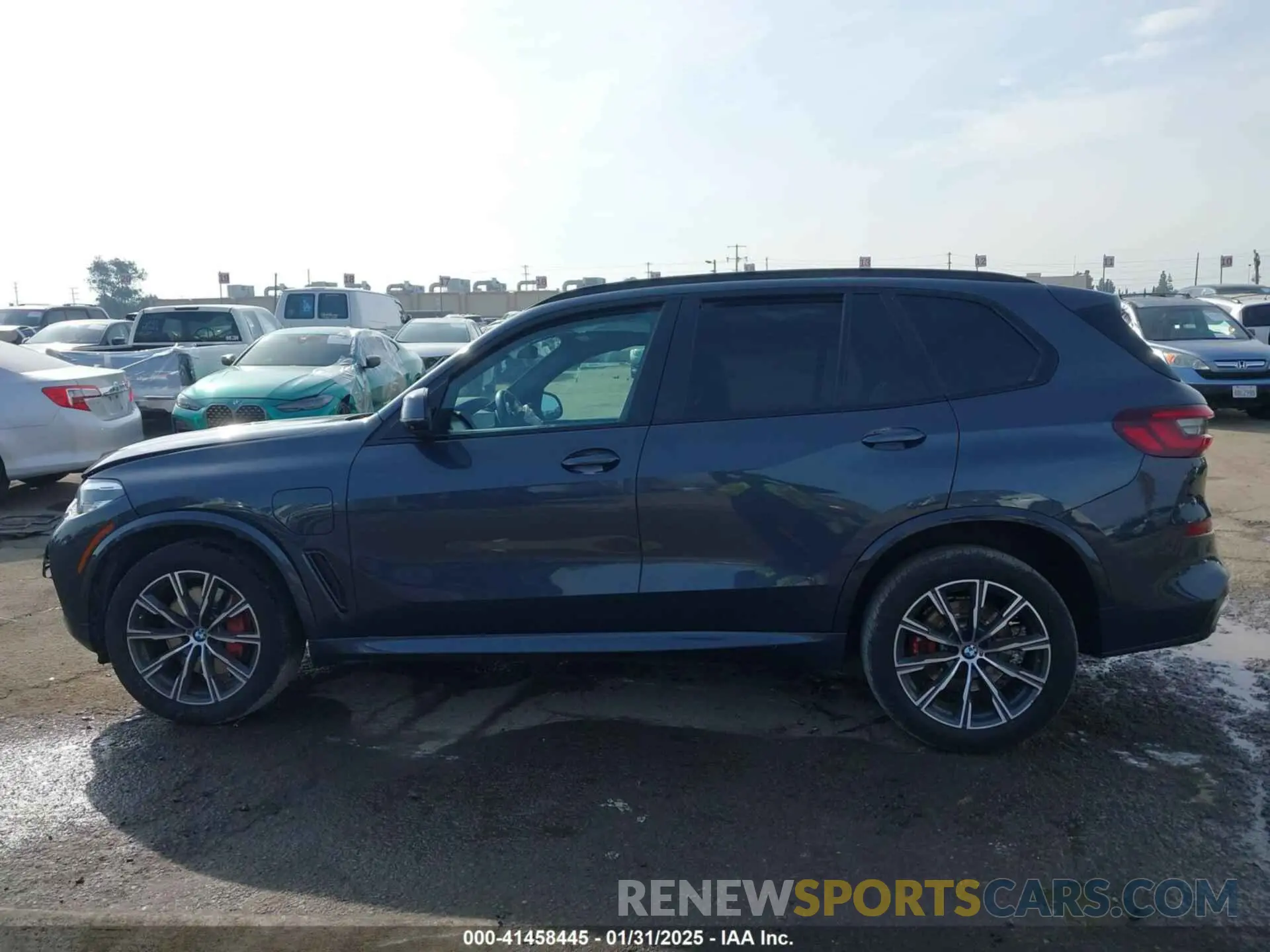 14 Photograph of a damaged car 5UXTA6C00M9D24349 BMW X5 PHEV 2021