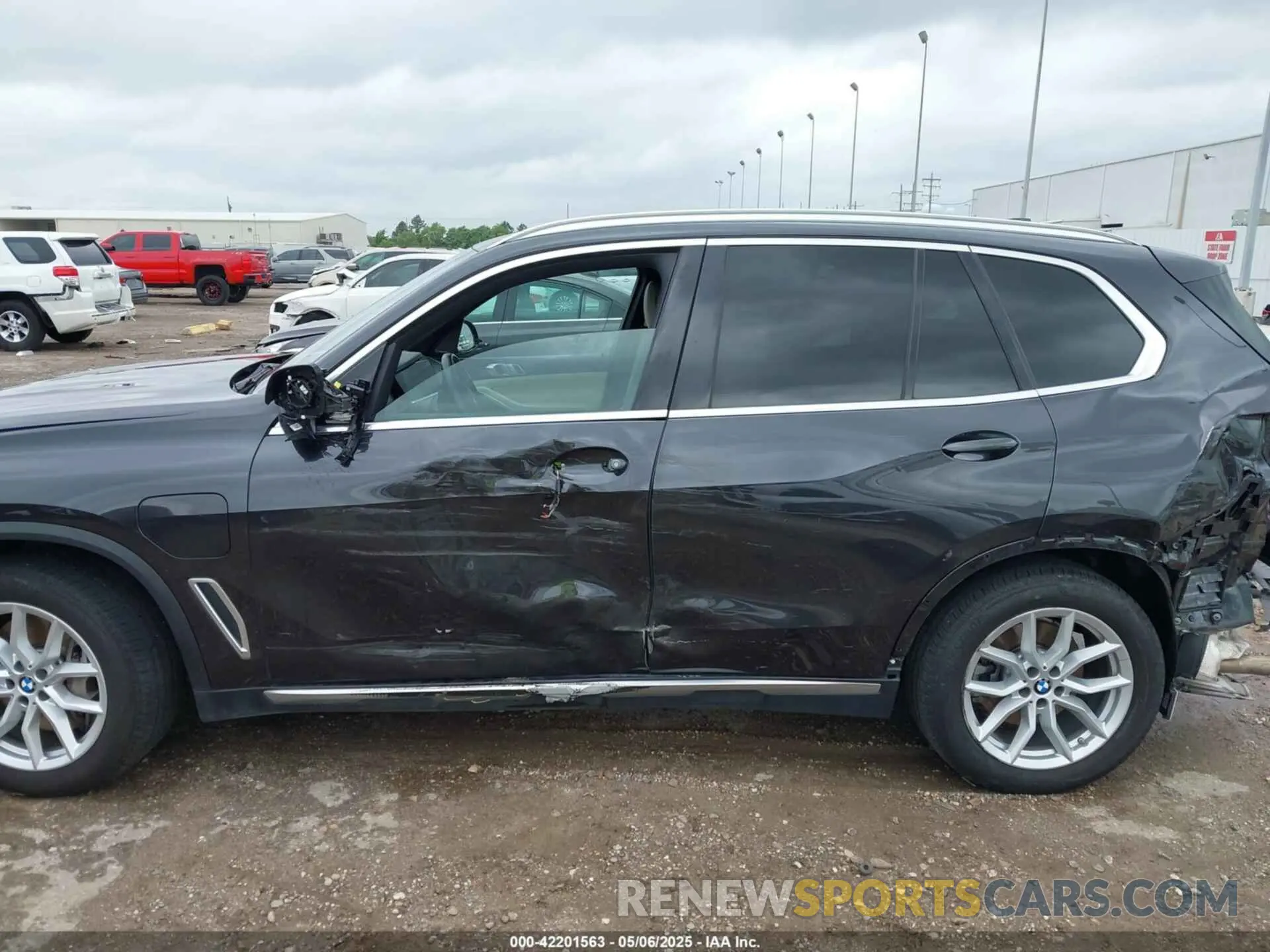 15 Фотография поврежденного автомобиля 5UXTA6C02M9F88978 BMW X5 PHEV 2021
