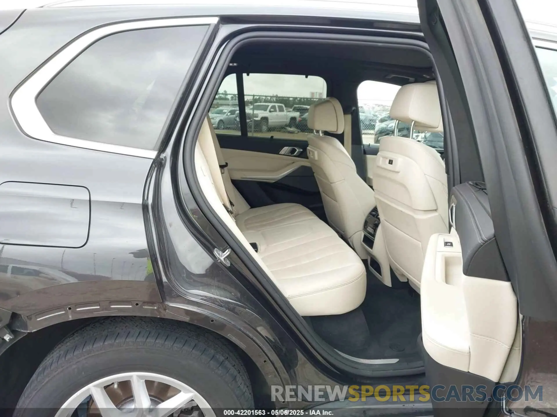 8 Фотография поврежденного автомобиля 5UXTA6C02M9F88978 BMW X5 PHEV 2021