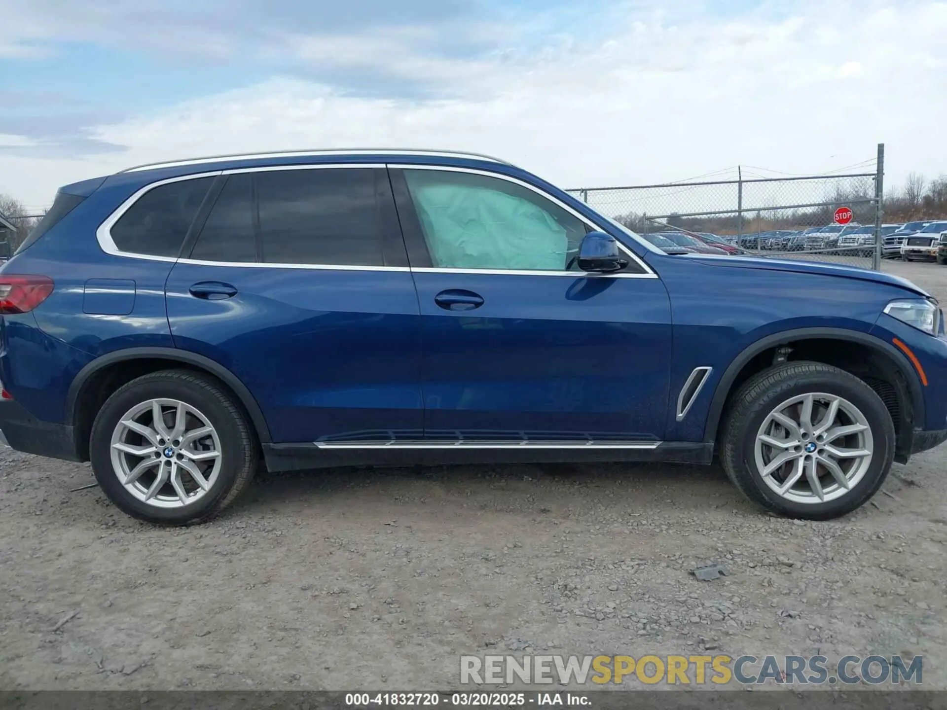 14 Photograph of a damaged car 5UXTA6C07M9F32034 BMW X5 PHEV 2021