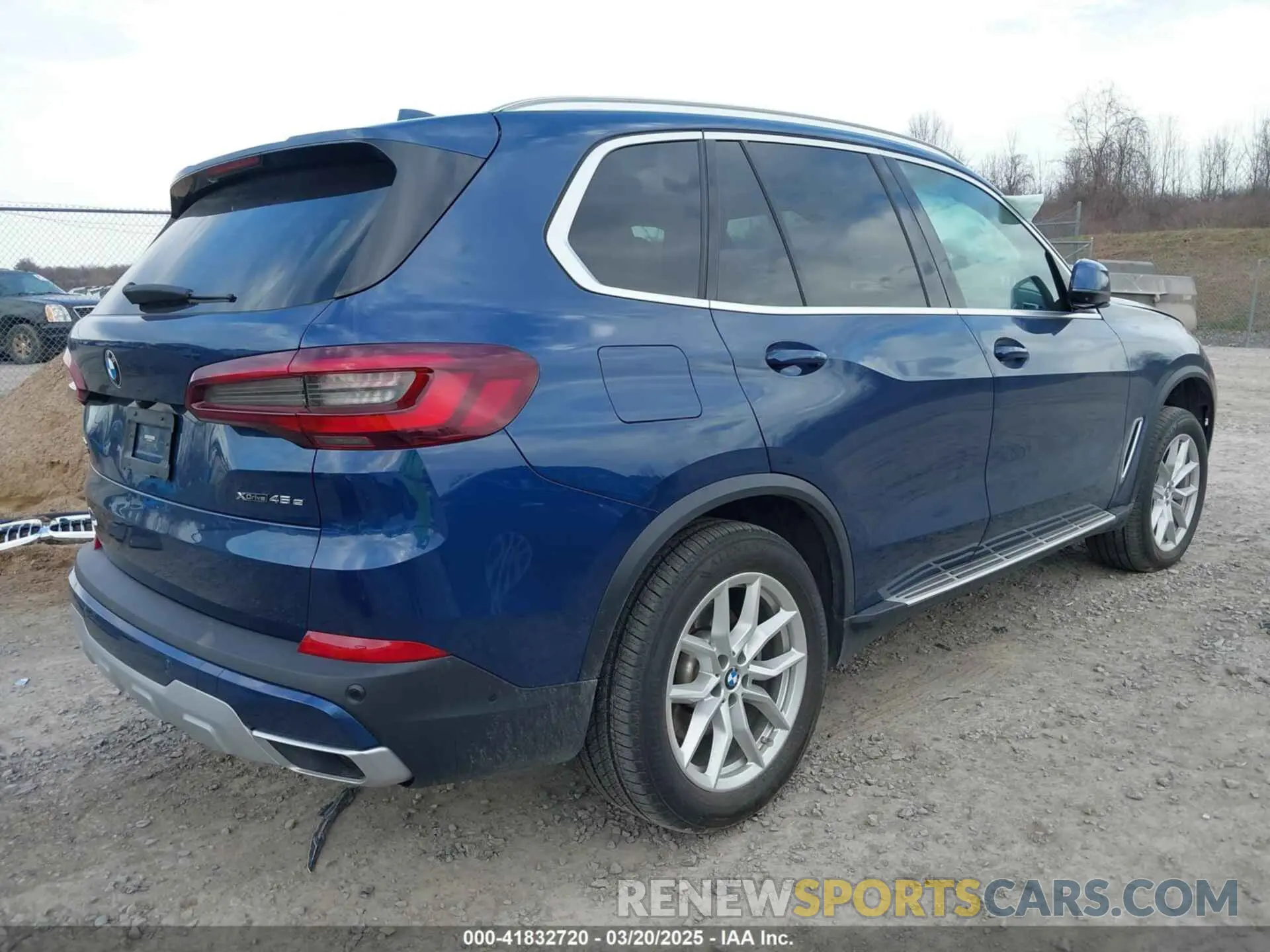 4 Photograph of a damaged car 5UXTA6C07M9F32034 BMW X5 PHEV 2021