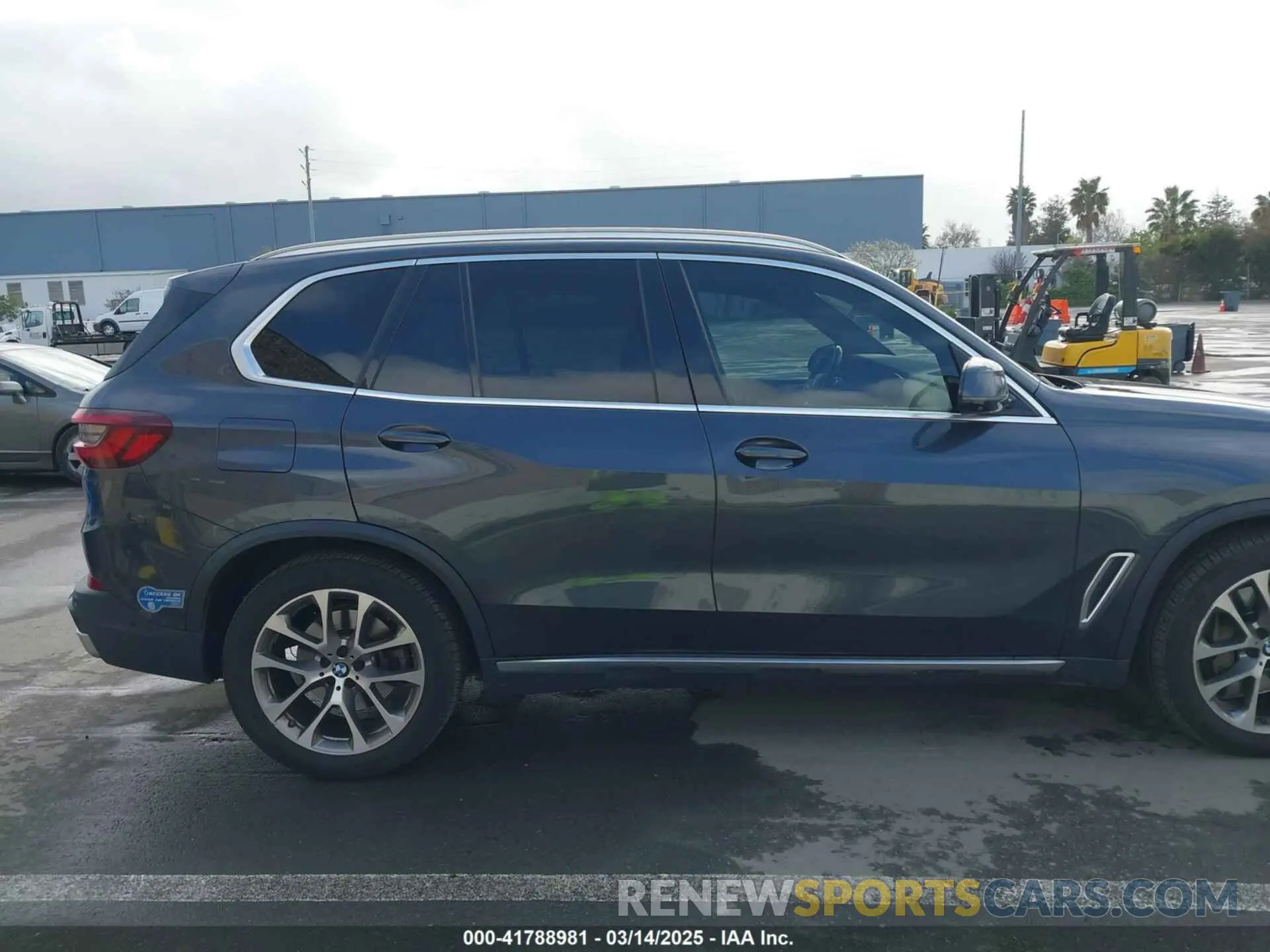 13 Фотография поврежденного автомобиля 5UXTA6C09M9D26035 BMW X5 PHEV 2021