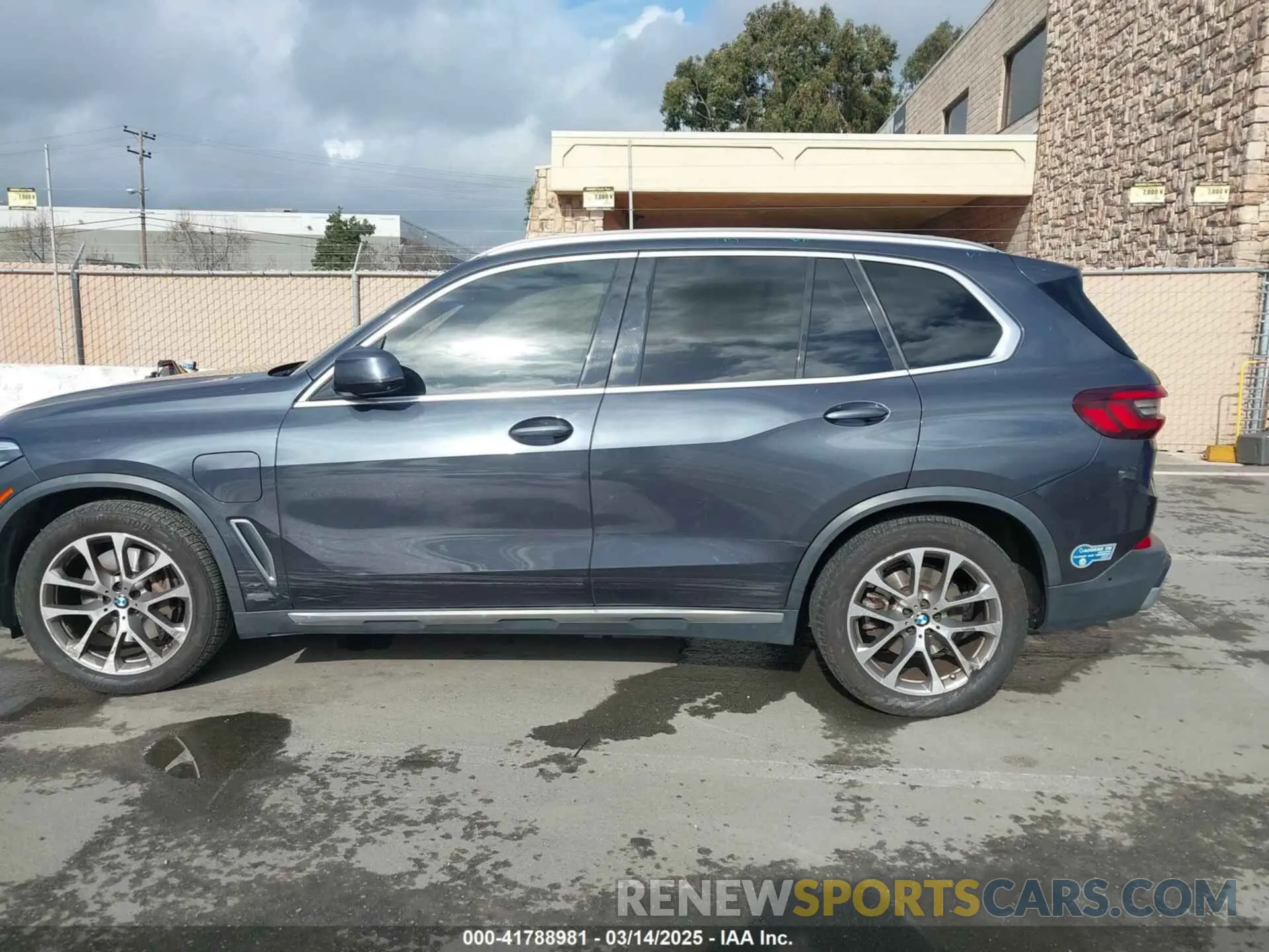 14 Фотография поврежденного автомобиля 5UXTA6C09M9D26035 BMW X5 PHEV 2021