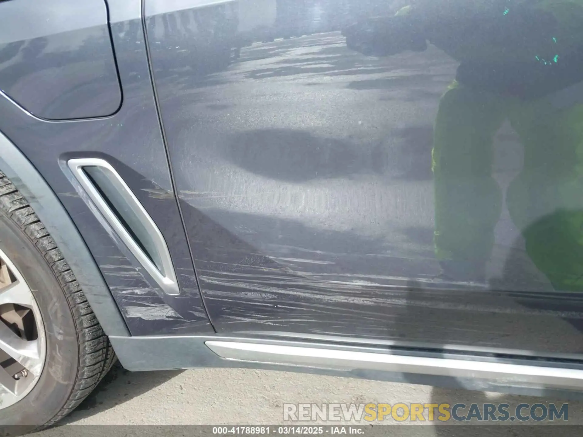 17 Фотография поврежденного автомобиля 5UXTA6C09M9D26035 BMW X5 PHEV 2021