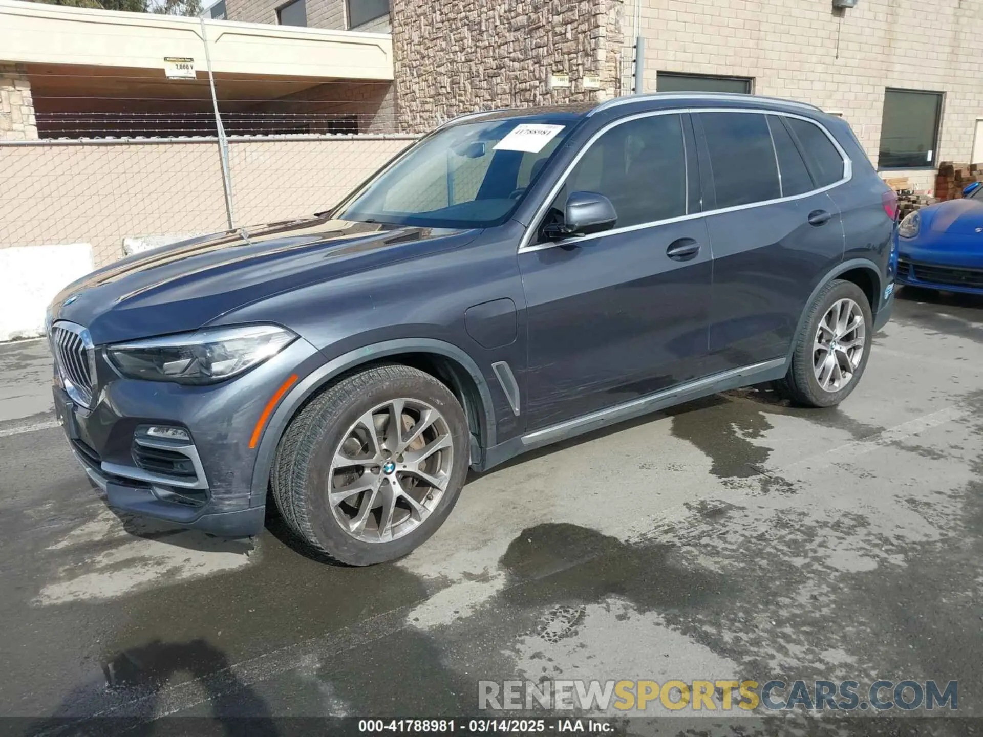 2 Фотография поврежденного автомобиля 5UXTA6C09M9D26035 BMW X5 PHEV 2021