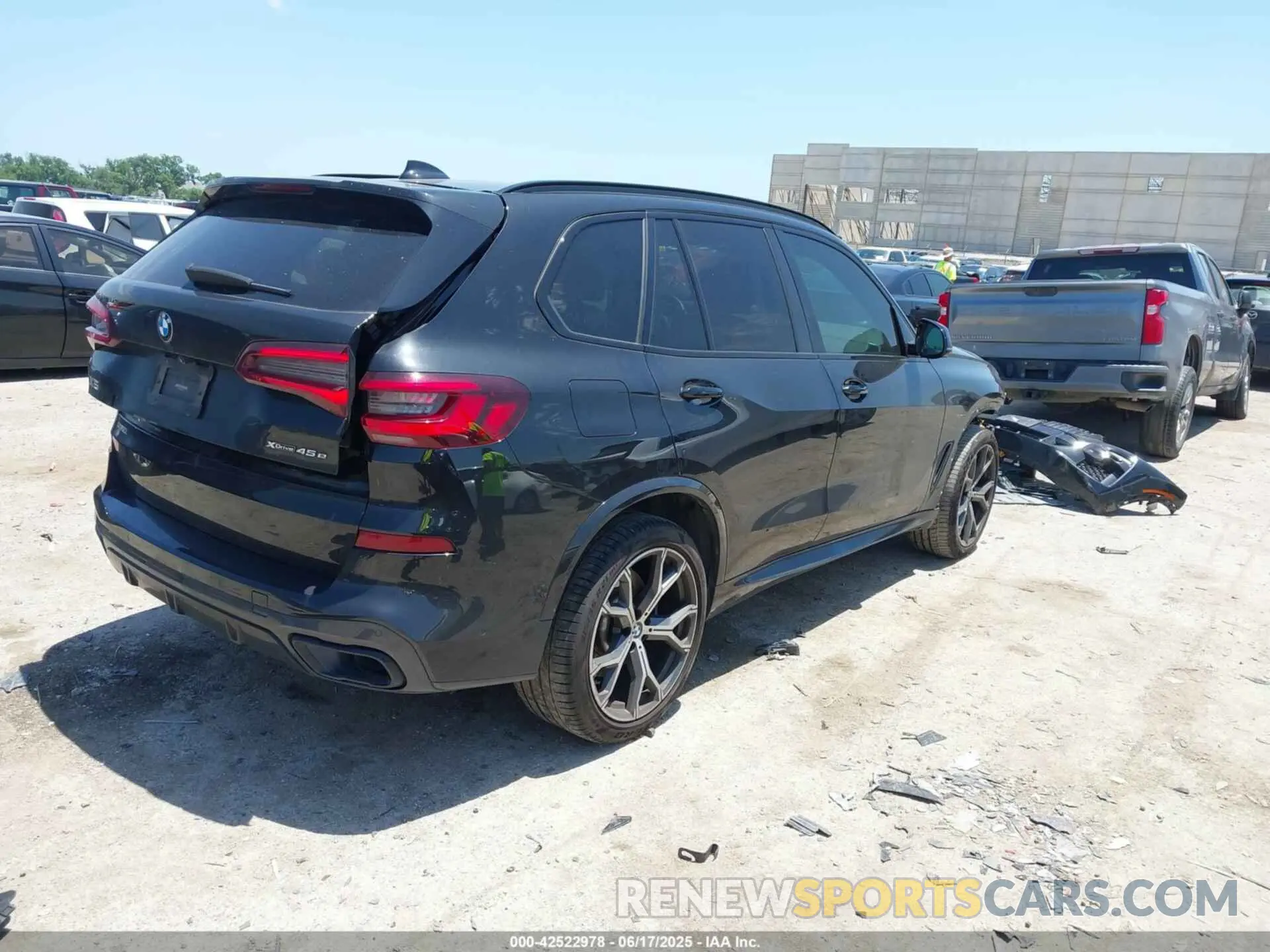 4 Фотография поврежденного автомобиля 5UXTA6C09M9E24711 BMW X5 PHEV 2021