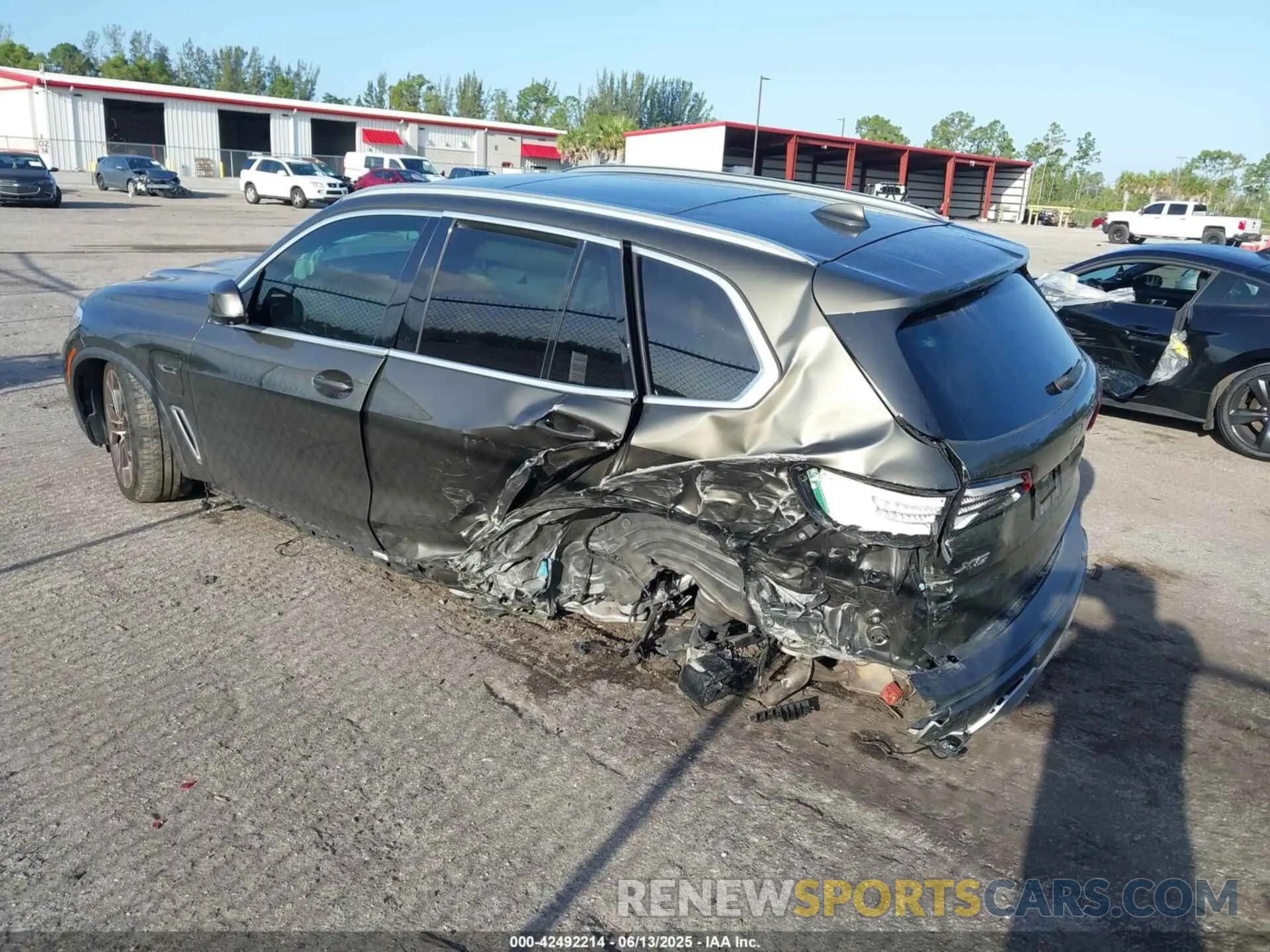 3 Фотография поврежденного автомобиля 5UXTA6C01N9M51979 BMW X5 PHEV 2022