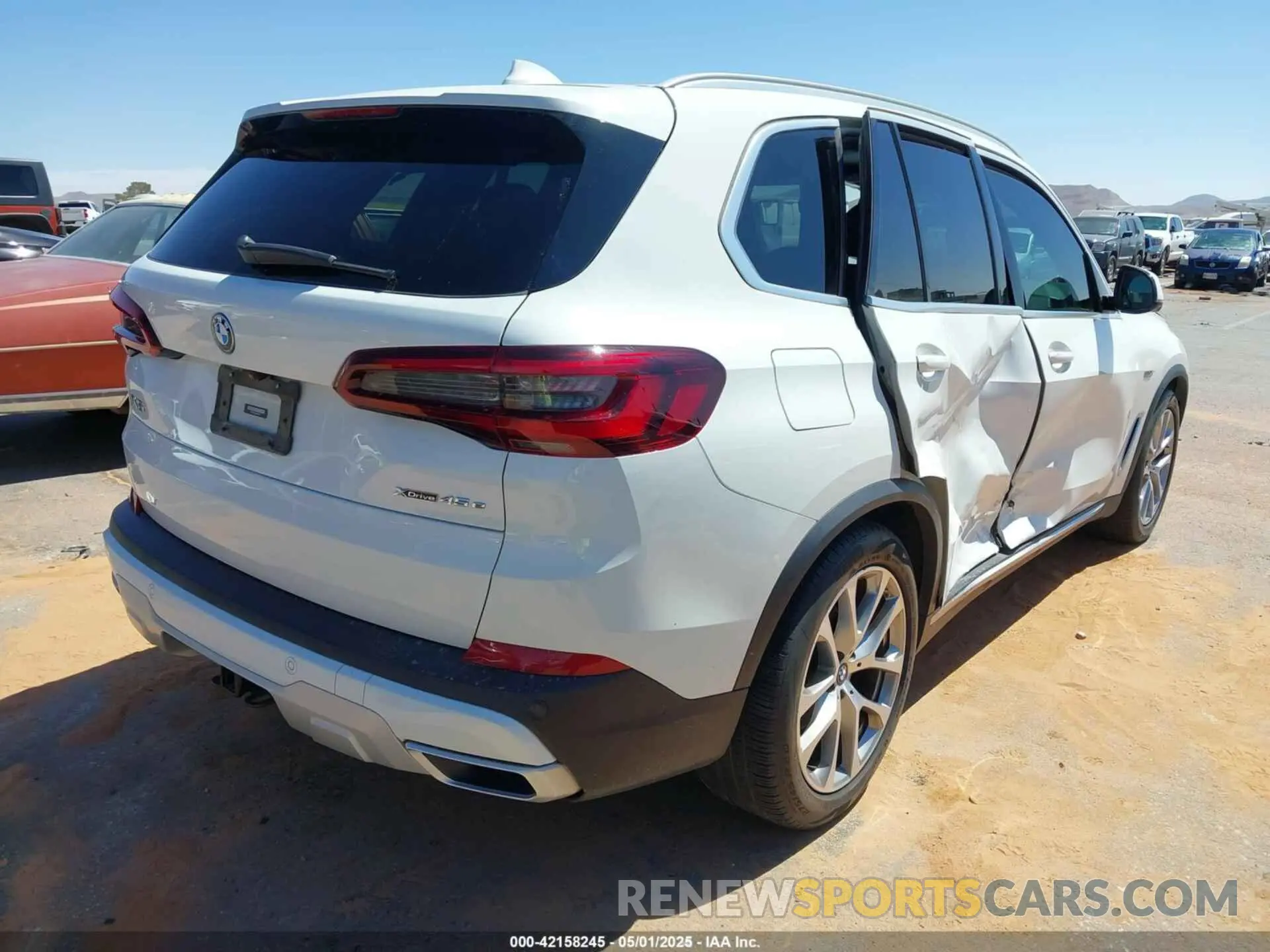 4 Photograph of a damaged car 5UXTA6C06N9L85008 BMW X5 PHEV 2022