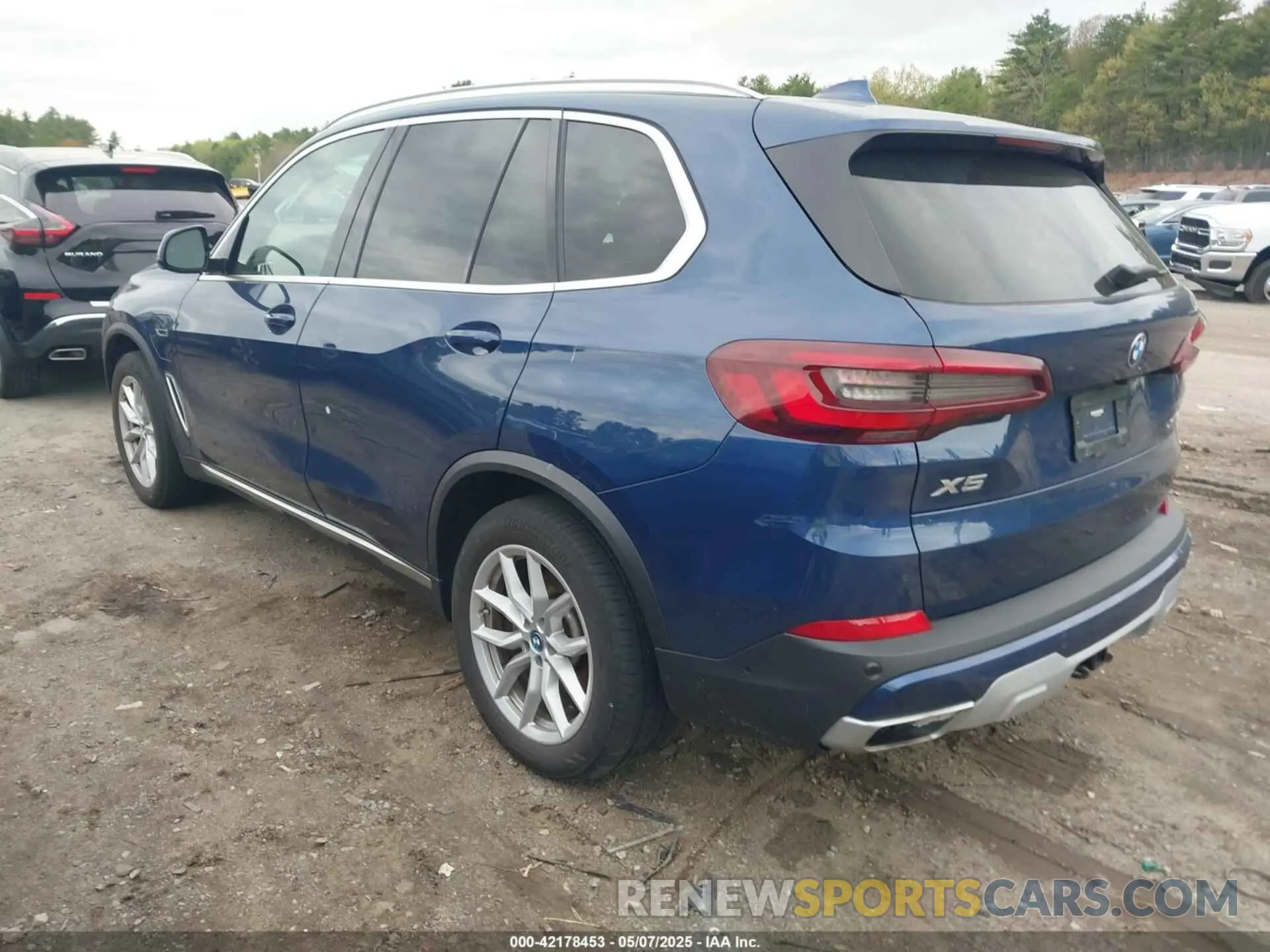 3 Photograph of a damaged car 5UXTA6C06N9M08044 BMW X5 PHEV 2022