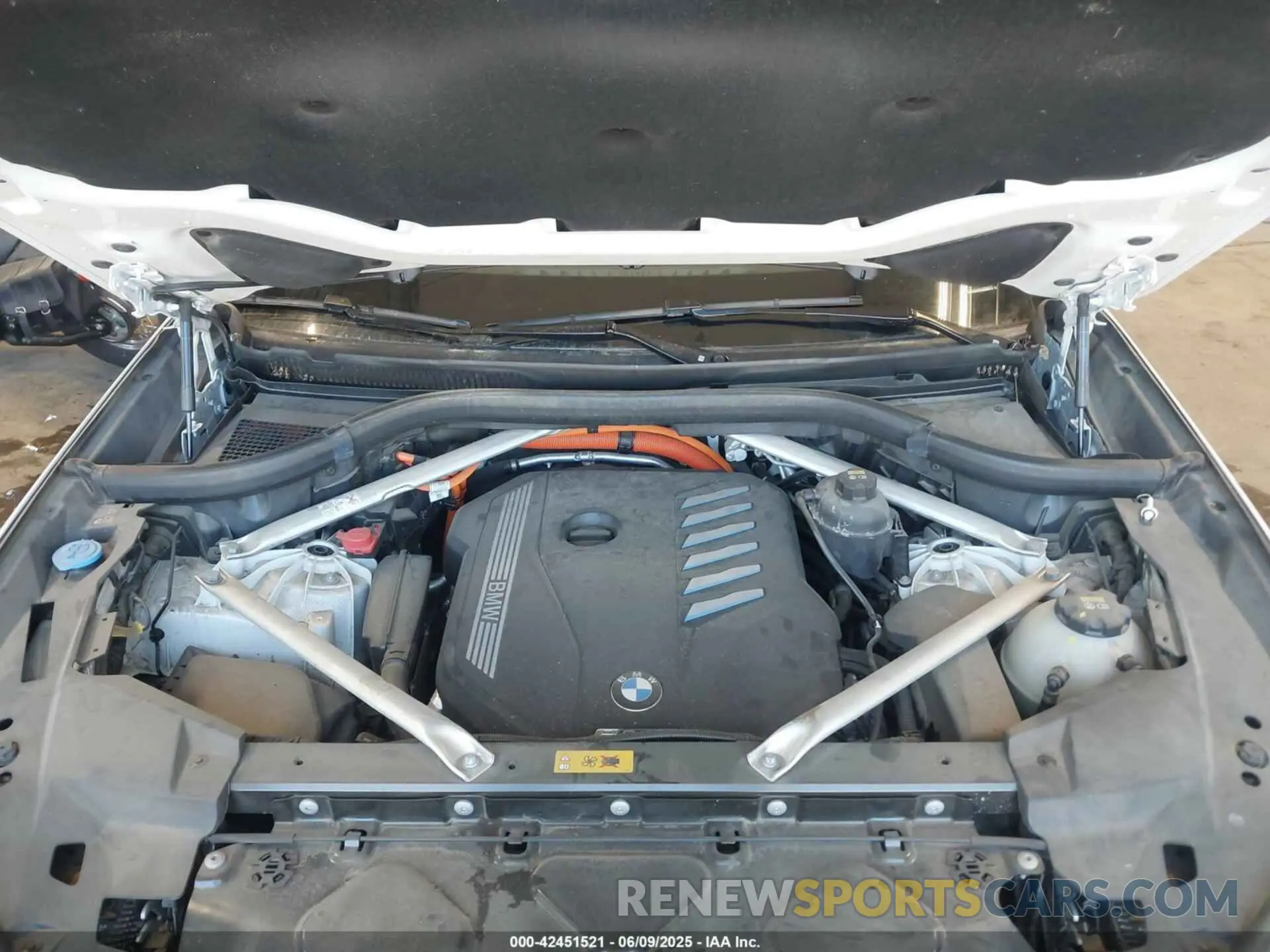 10 Photograph of a damaged car 5UXTA6C06N9M87571 BMW X5 PHEV 2022