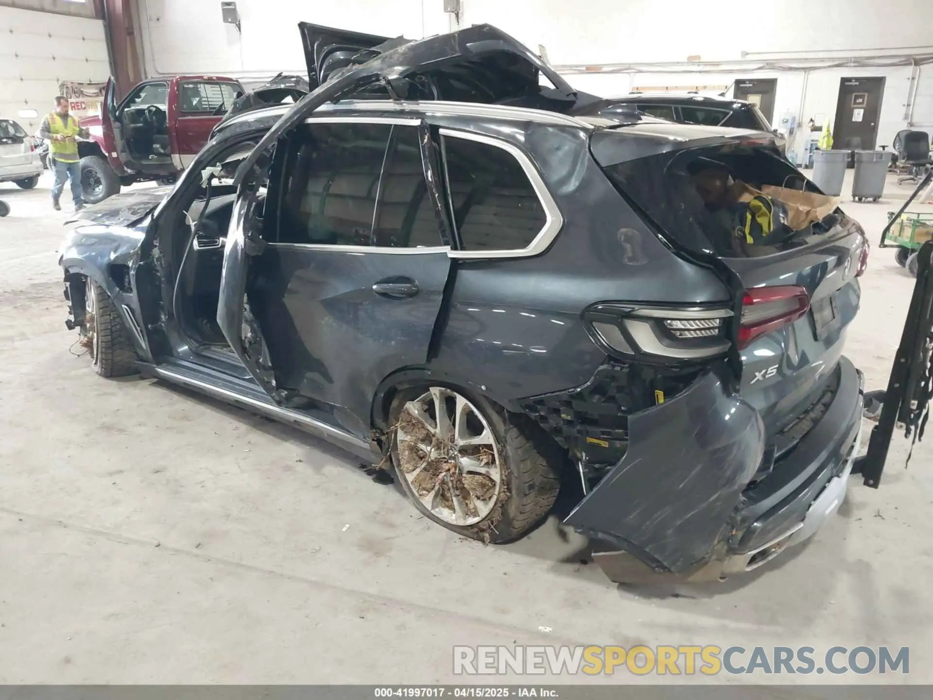 3 Photograph of a damaged car 5UXTA6C08N9J37777 BMW X5 PHEV 2022