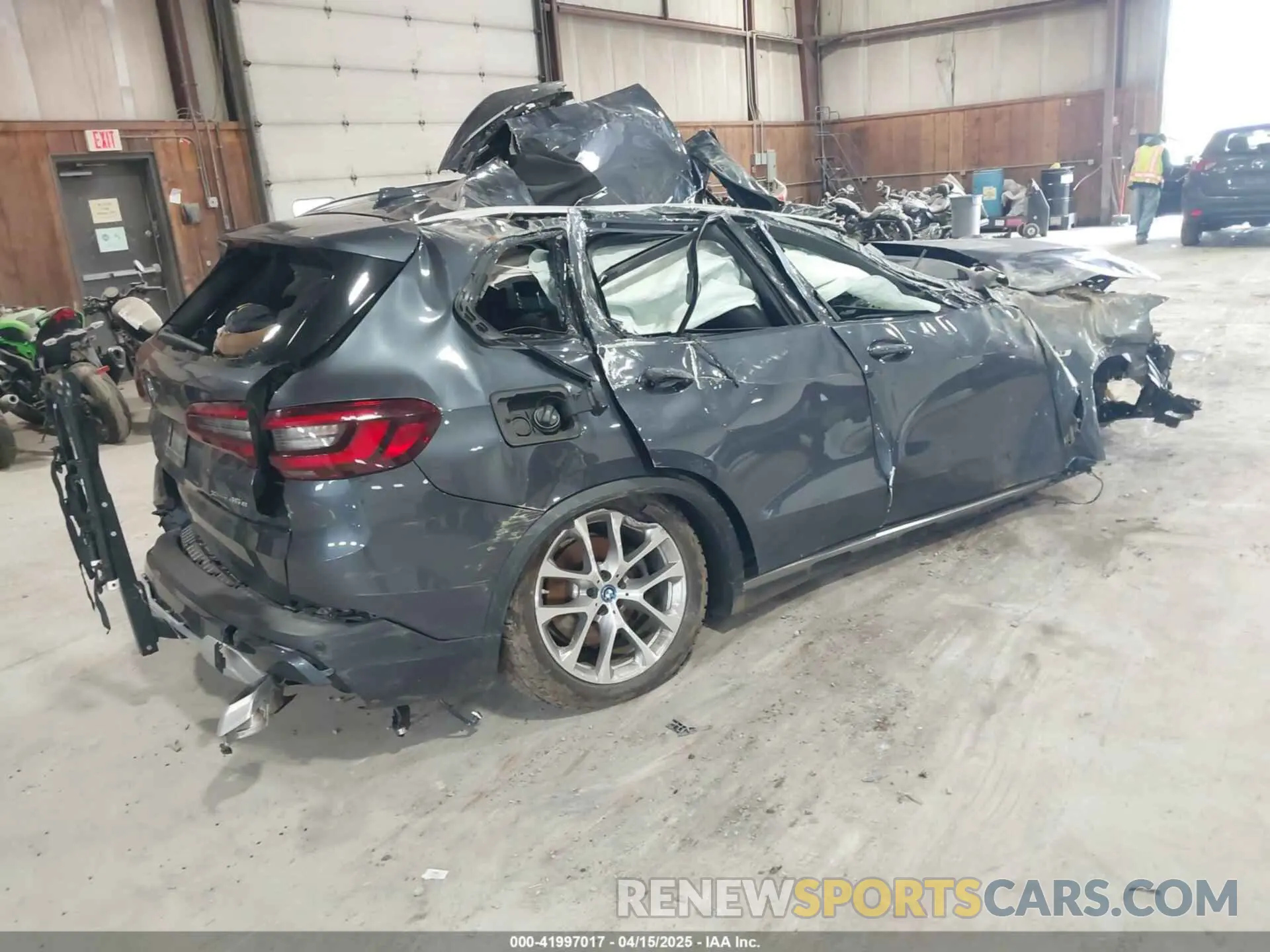 4 Photograph of a damaged car 5UXTA6C08N9J37777 BMW X5 PHEV 2022