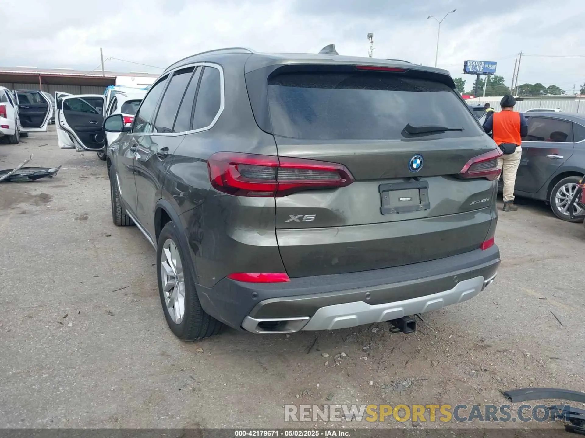 3 Photograph of a damaged car 5UXTA6C05P9P35652 BMW X5 PHEV 2023