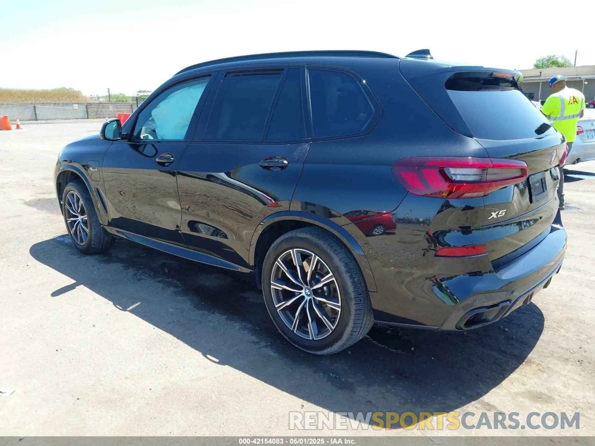 3 Фотография поврежденного автомобиля 5UXTA6C0XP9N92519 BMW X5 PHEV 2023