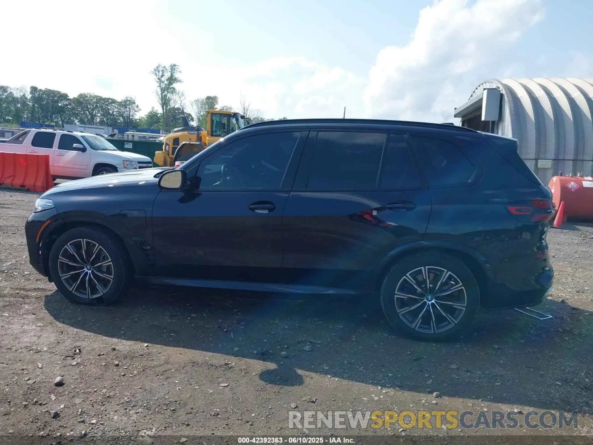 14 Photograph of a damaged car 5UX43EU04R9T21997 BMW X5 PHEV 2024