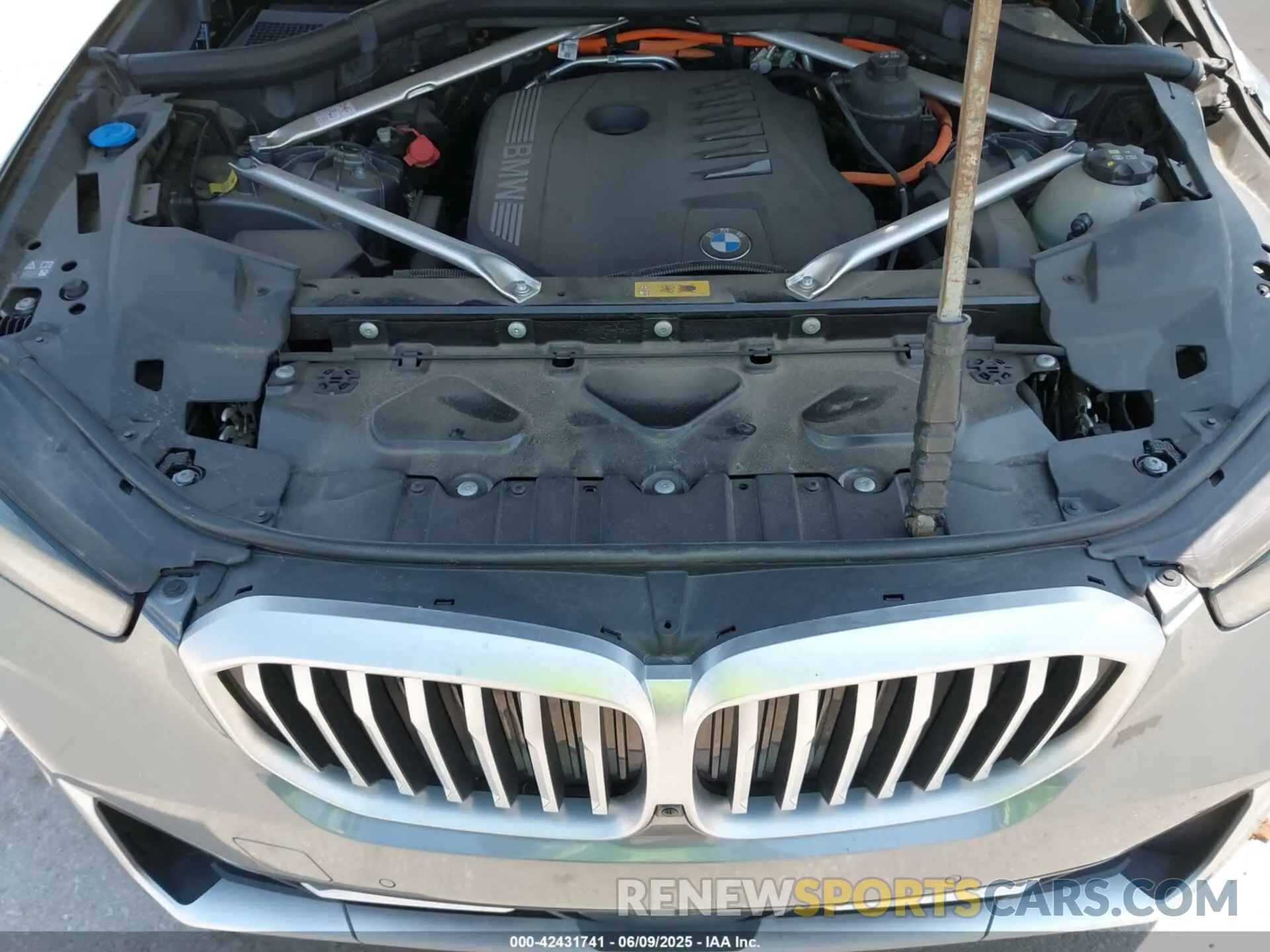 10 Photograph of a damaged car 5UX43EU05R9T43913 BMW X5 PHEV 2024