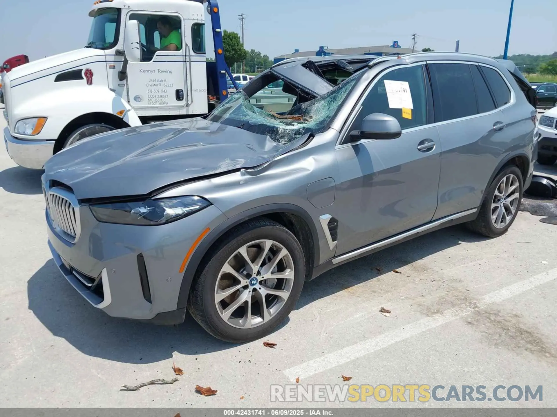 2 Photograph of a damaged car 5UX43EU05R9T43913 BMW X5 PHEV 2024