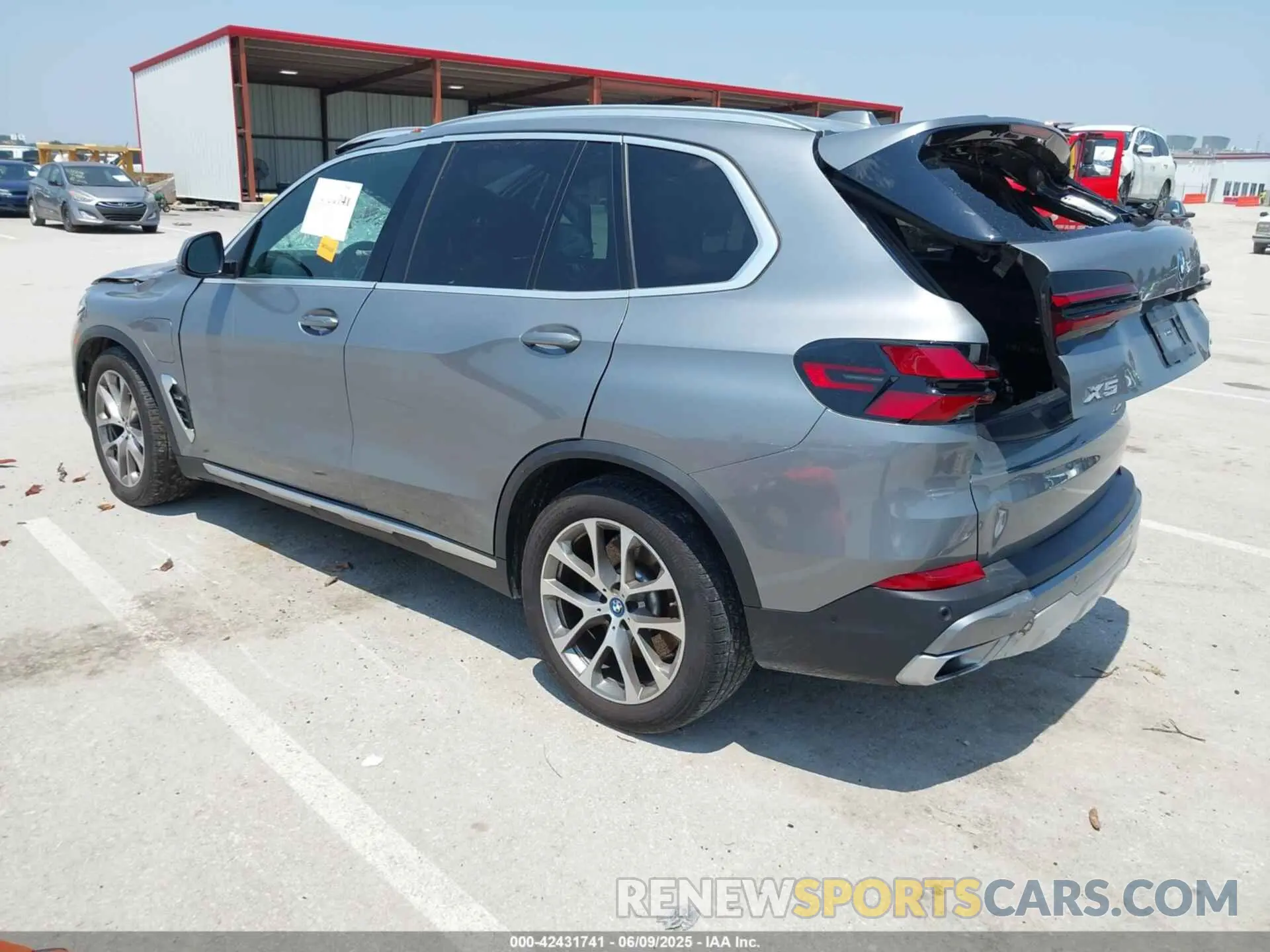 3 Photograph of a damaged car 5UX43EU05R9T43913 BMW X5 PHEV 2024
