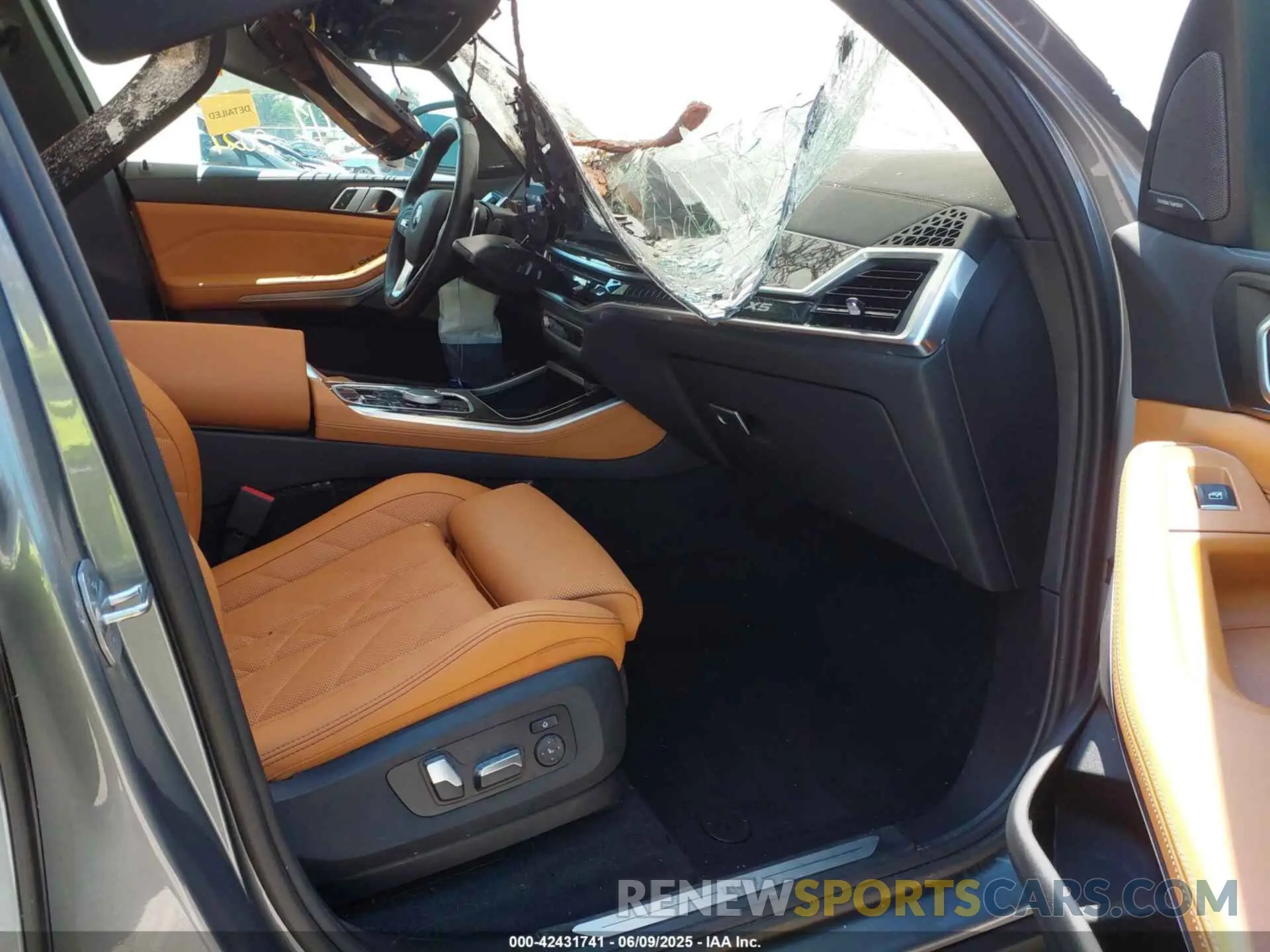 5 Photograph of a damaged car 5UX43EU05R9T43913 BMW X5 PHEV 2024