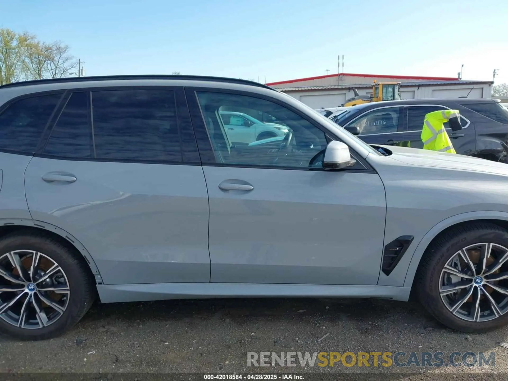 14 Photograph of a damaged car 5UX43EU06R9T74152 BMW X5 PHEV 2024