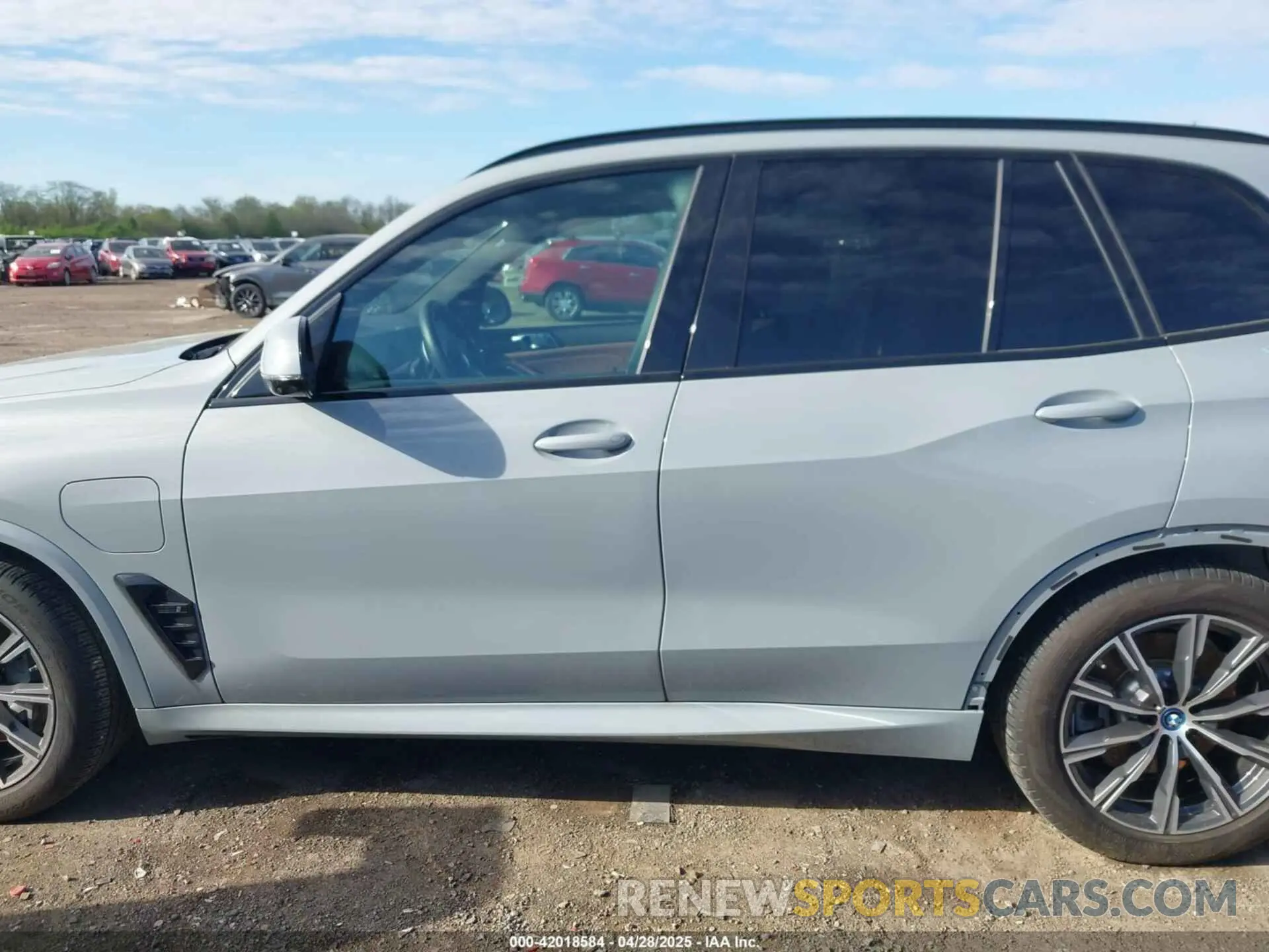 15 Photograph of a damaged car 5UX43EU06R9T74152 BMW X5 PHEV 2024