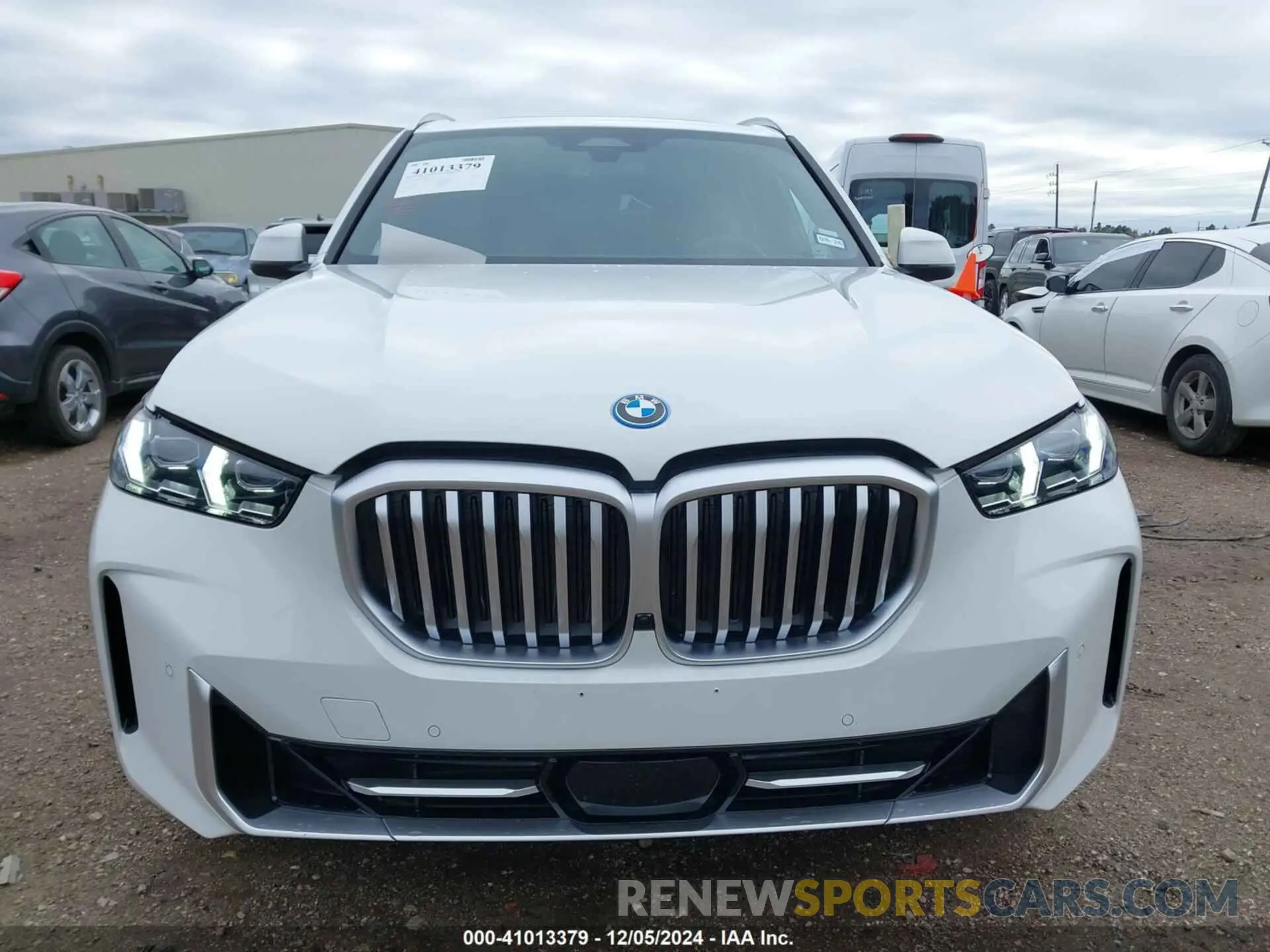 12 Фотография поврежденного автомобиля 5UX43EU04S9X97060 BMW X5 PHEV 2025