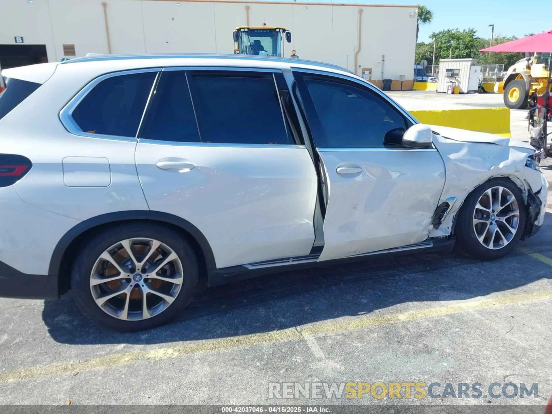 13 Фотография поврежденного автомобиля 5UX43EU05S9Y37291 BMW X5 PHEV 2025