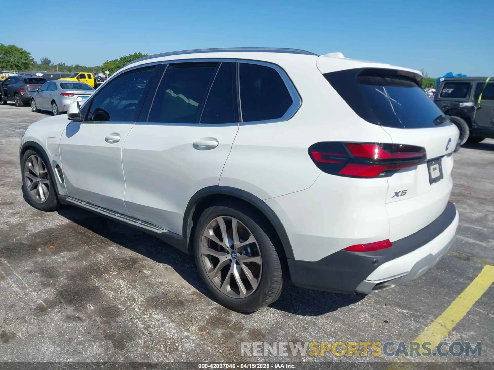 3 Фотография поврежденного автомобиля 5UX43EU05S9Y37291 BMW X5 PHEV 2025