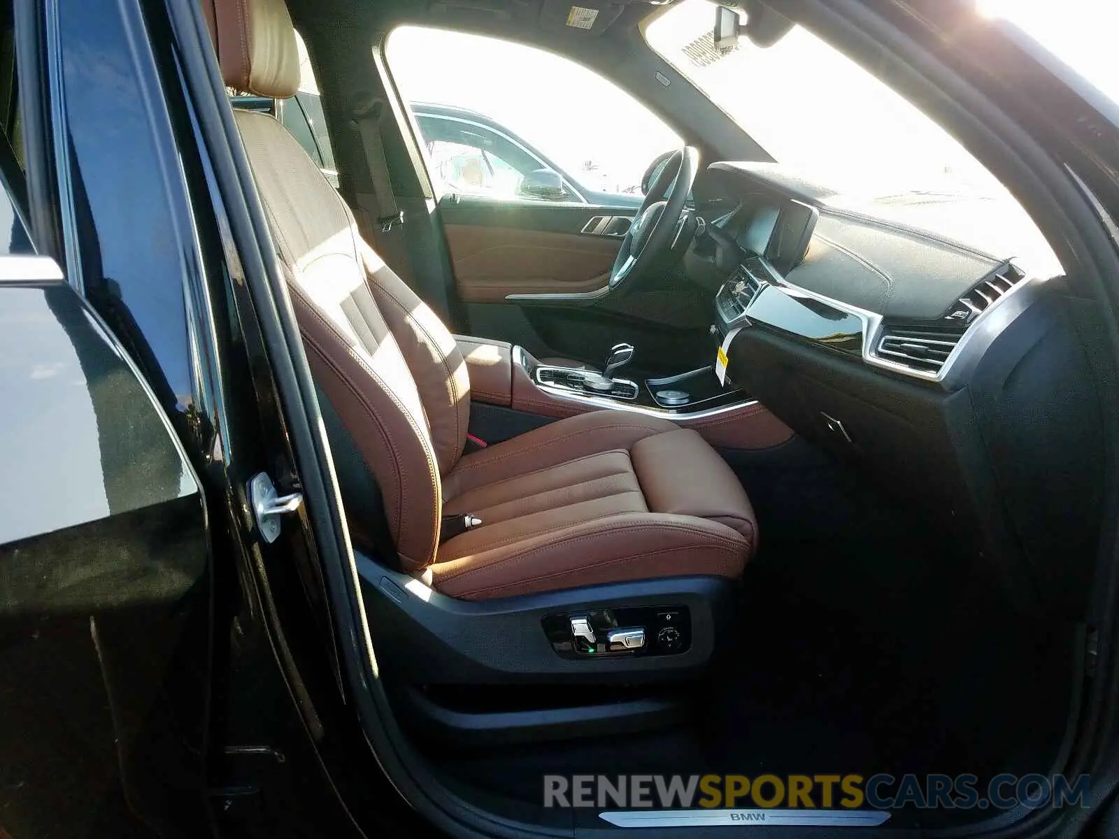 5 Photograph of a damaged car 5UXCR6C56KLL40153 BMW X5 XDRIVE4 2019