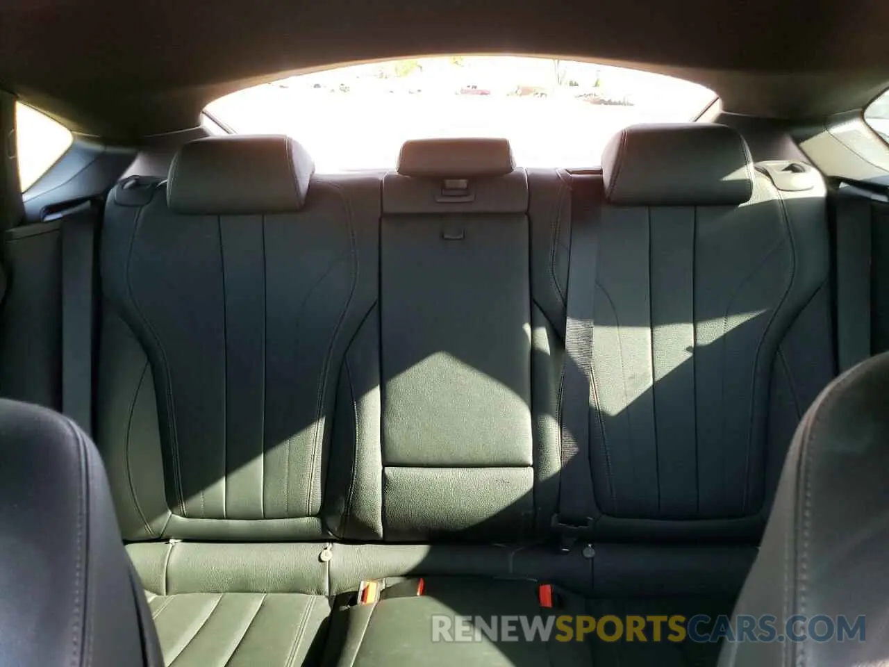 10 Photograph of a damaged car 5UXKU2C54K0Z65848 BMW X6 2019