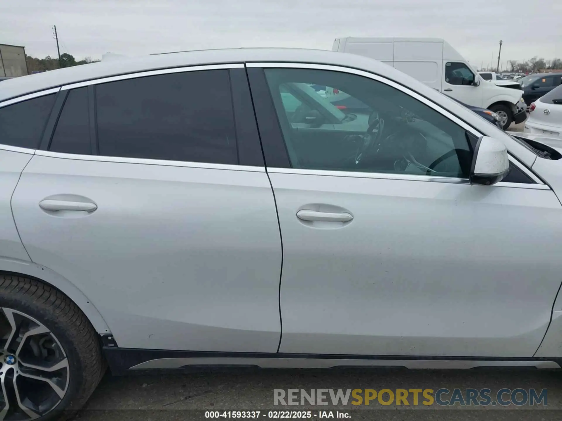 13 Photograph of a damaged car 5UXCY6C09L9C52142 BMW X6 2020