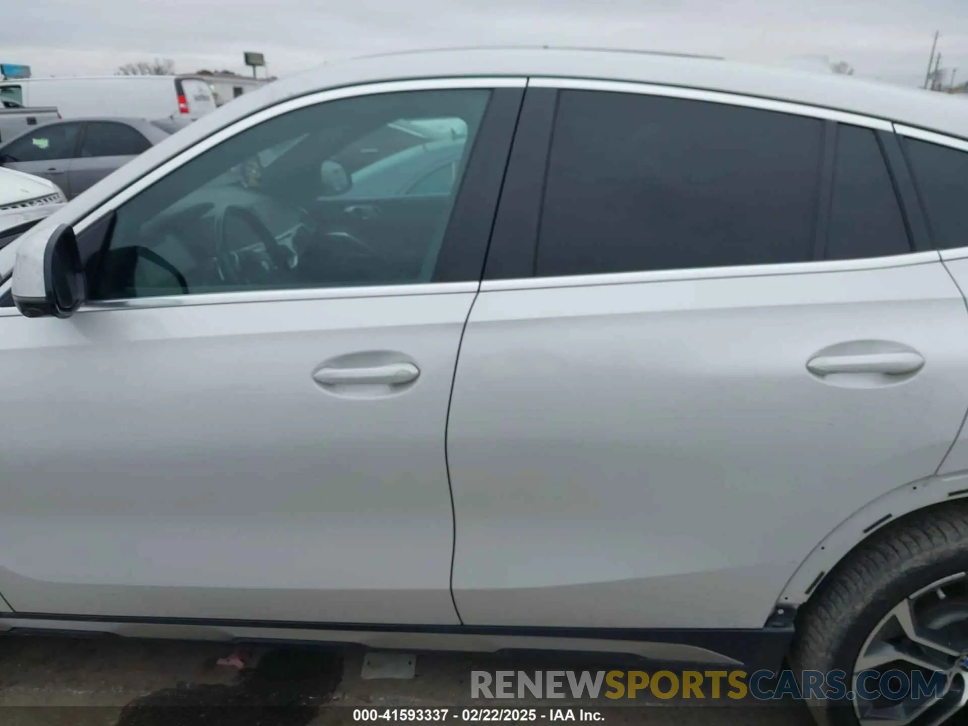 14 Photograph of a damaged car 5UXCY6C09L9C52142 BMW X6 2020