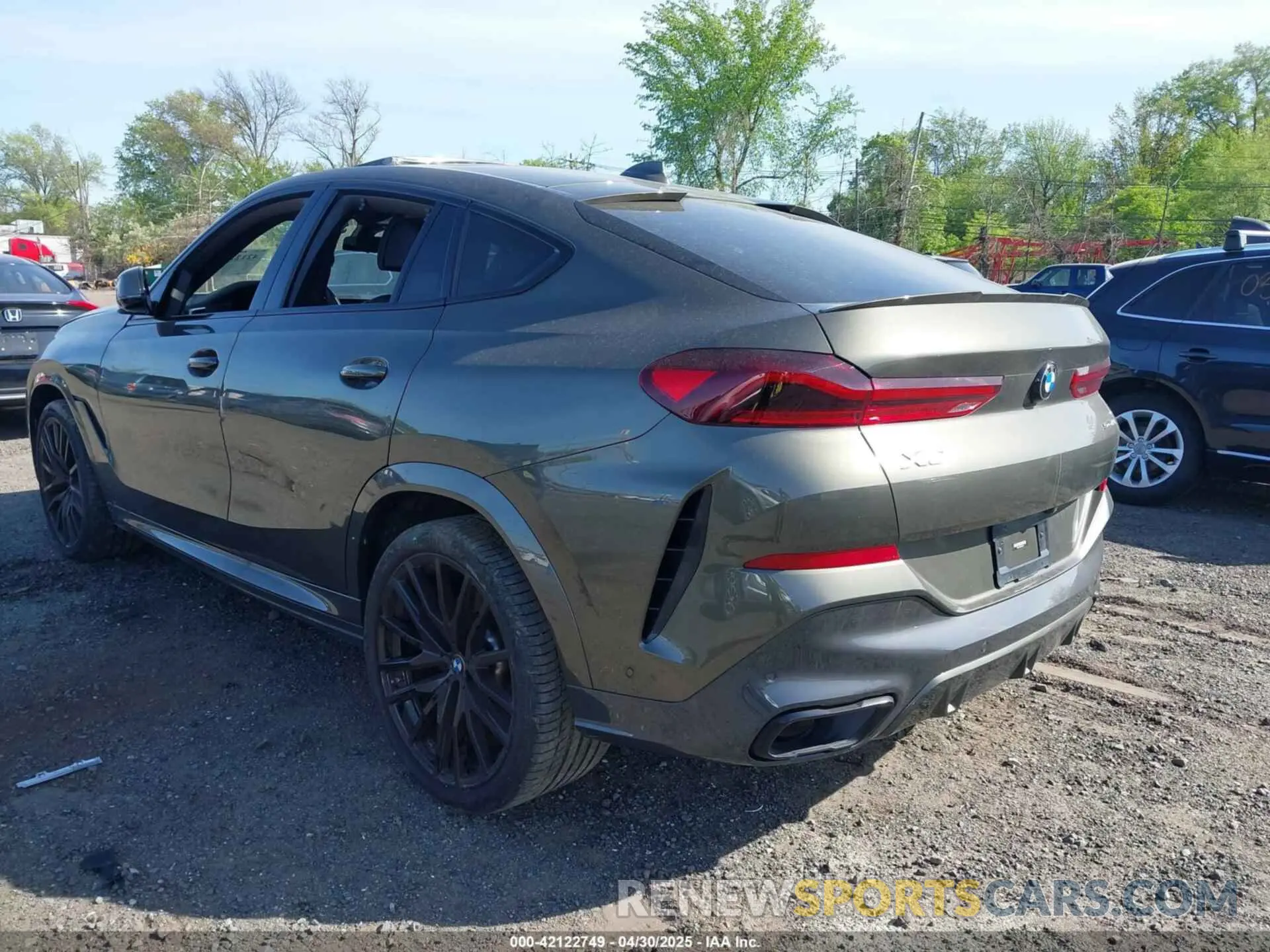 3 Photograph of a damaged car 5UXCY4C06M9F26841 BMW X6 2021