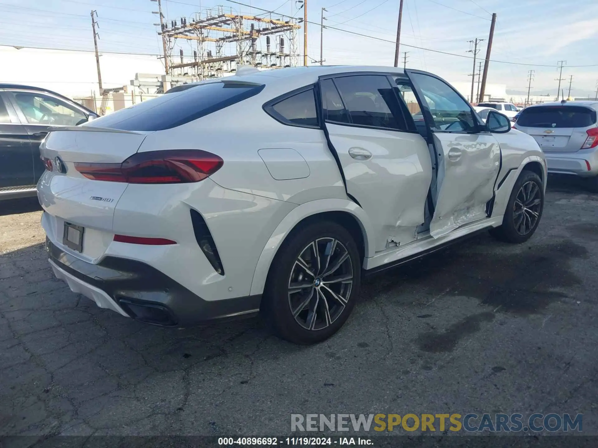 4 Photograph of a damaged car 5UXCY4C08M9F88208 BMW X6 2021